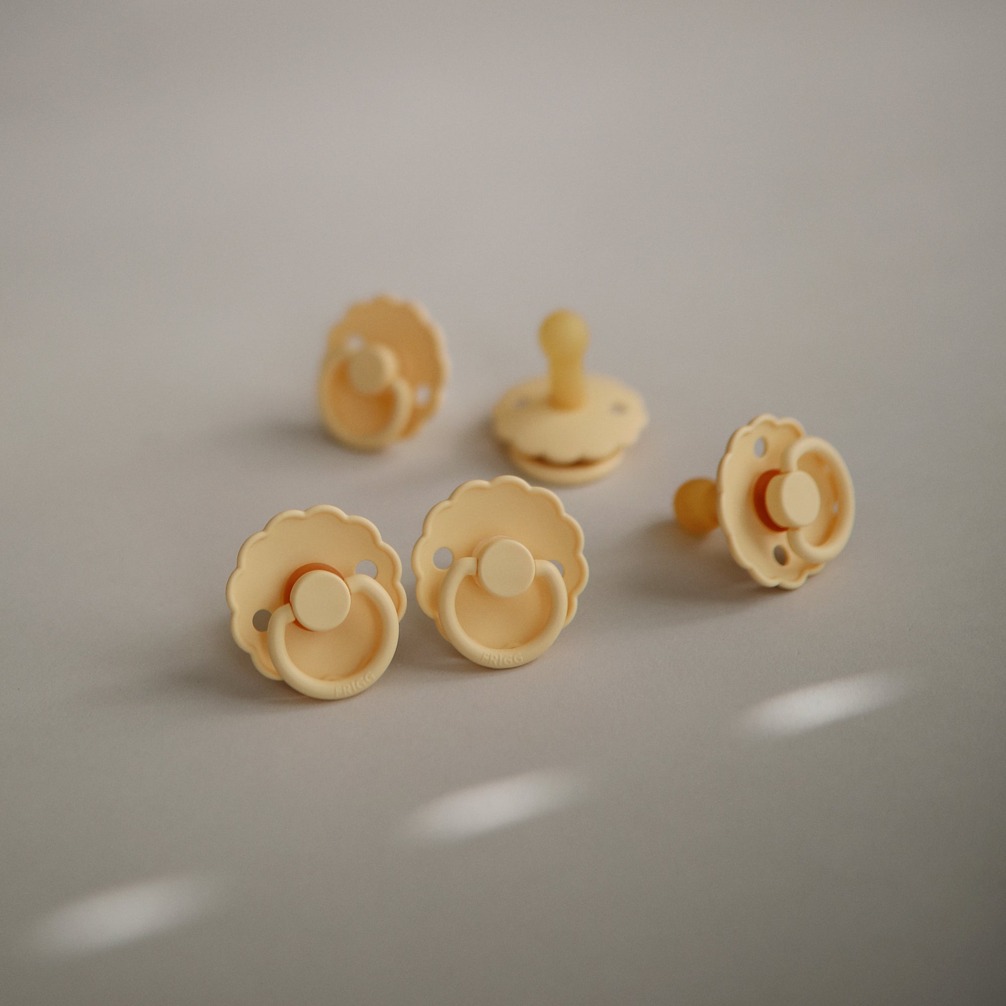 FRIGG Daisy Natural Rubber Pacifier 2 - Pack - Tenth & Pine - FRIGG PACIFIERS - 6 - 18 months - Pink Cream/Poppy