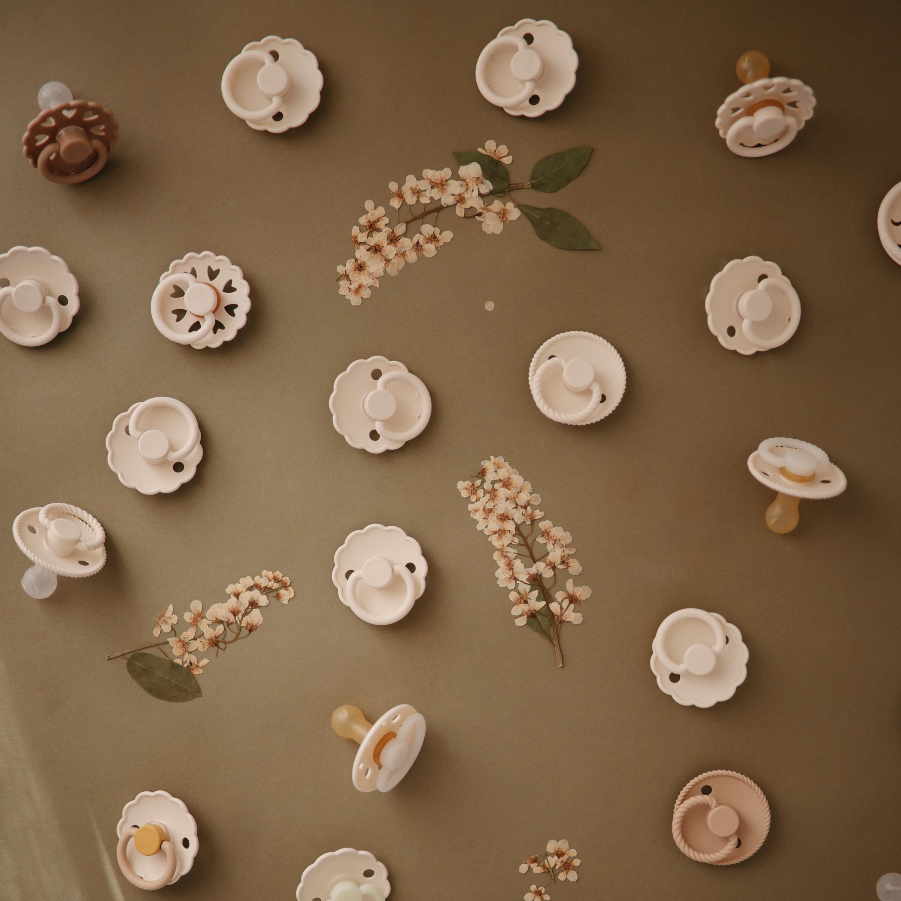 FRIGG Andersen Fairytale Natural Rubber Pacifier 2 - Pack - Tenth & Pine - FRIGG PACIFIERS - 6 - 18 months - Twilight Mauve/Primrose