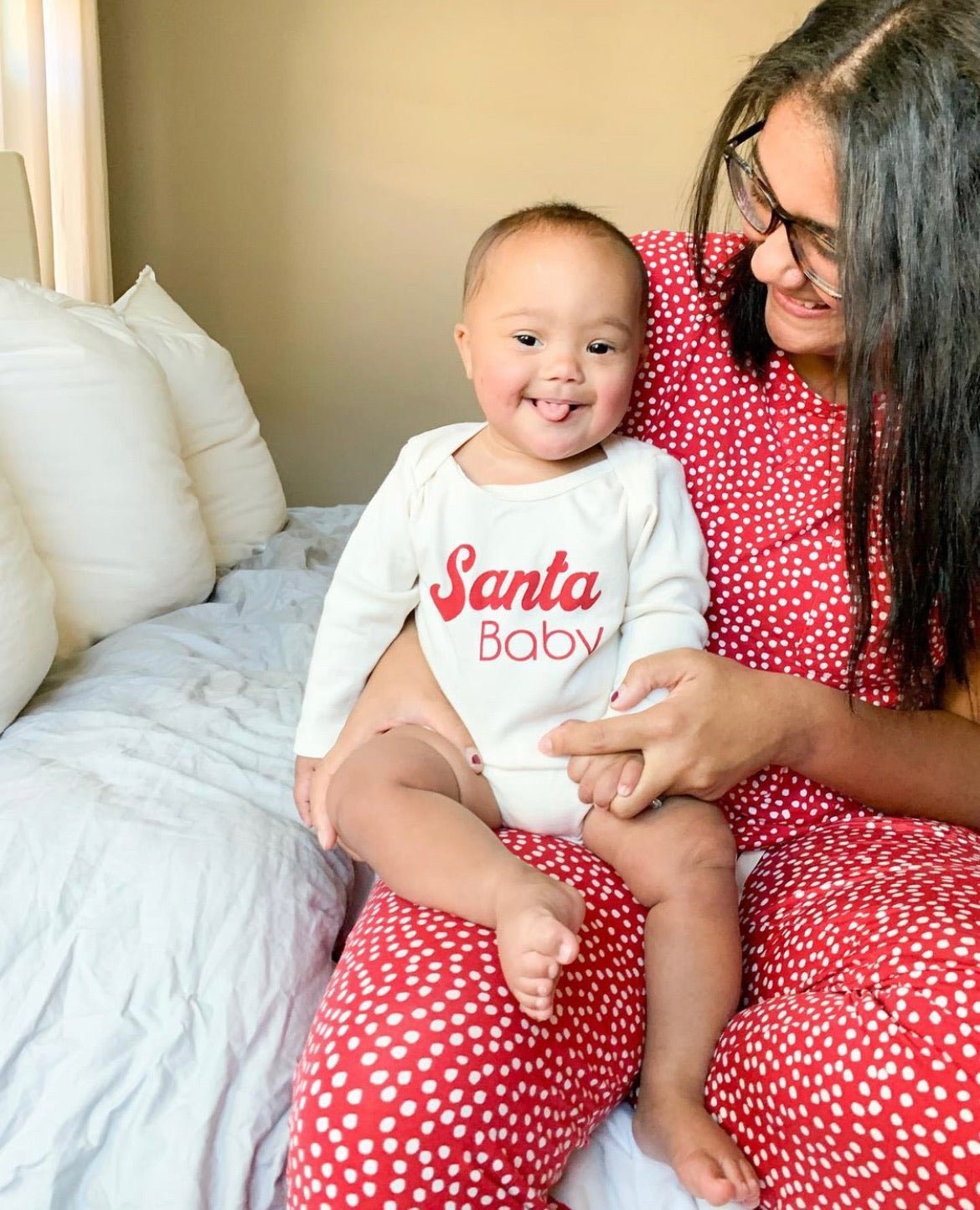 Baby Santa Baby Graphic Long Sleeve Organic Bodysuit - Tenth & Pine - Long Sleeve Onesie - 0 - 3M