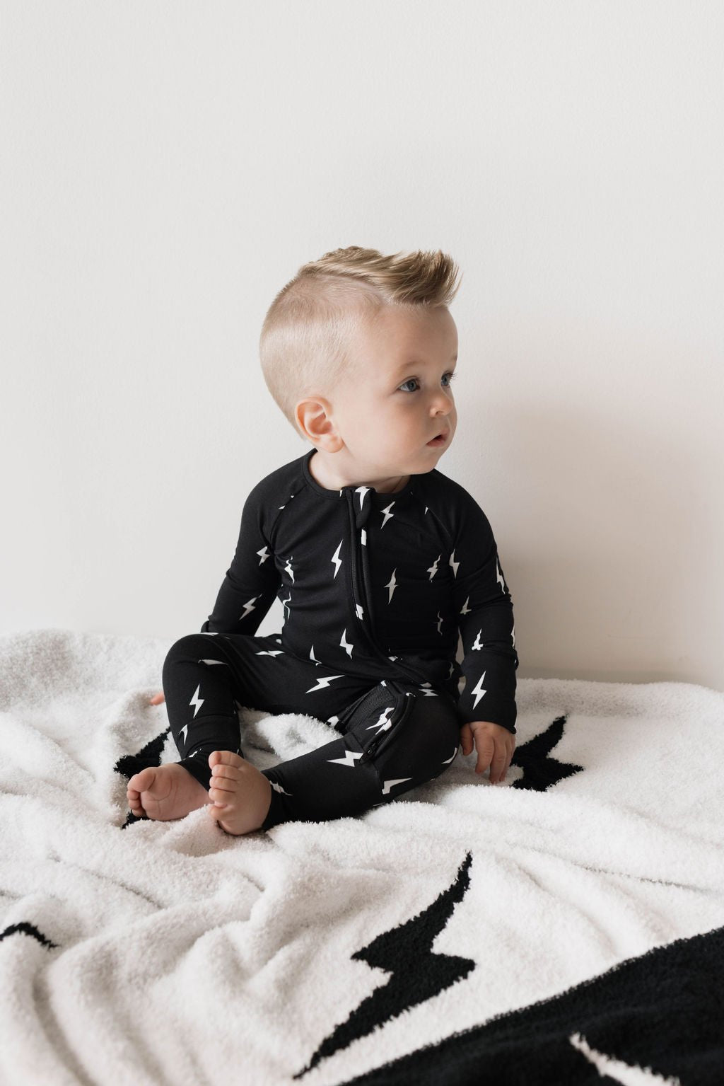 Bamboo Zip Pajamas | Midnight Lightning Bolt - Tenth & Pine - pajamas - Newborn