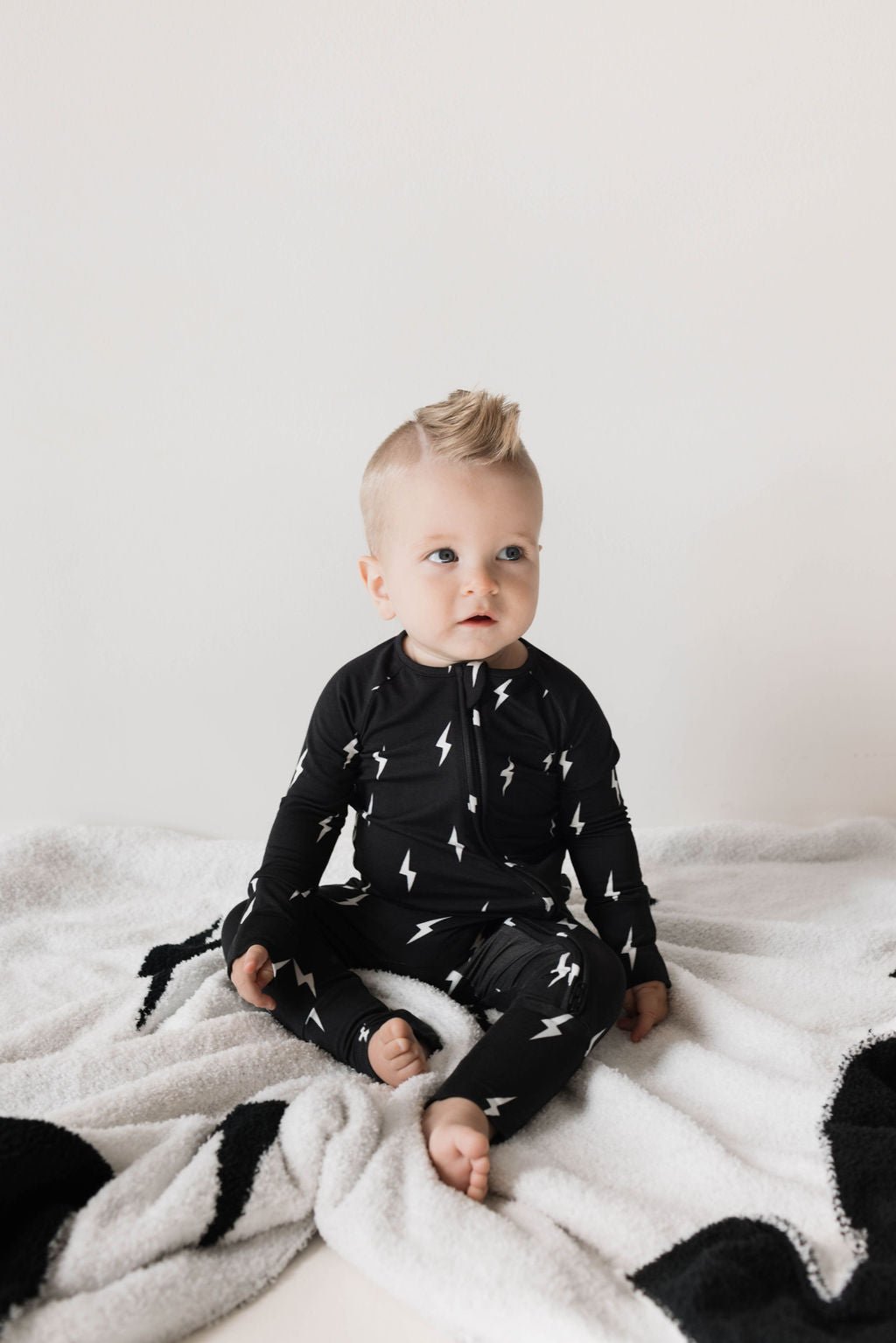 Bamboo Zip Pajamas | Midnight Lightning Bolt - Tenth & Pine - pajamas - Newborn