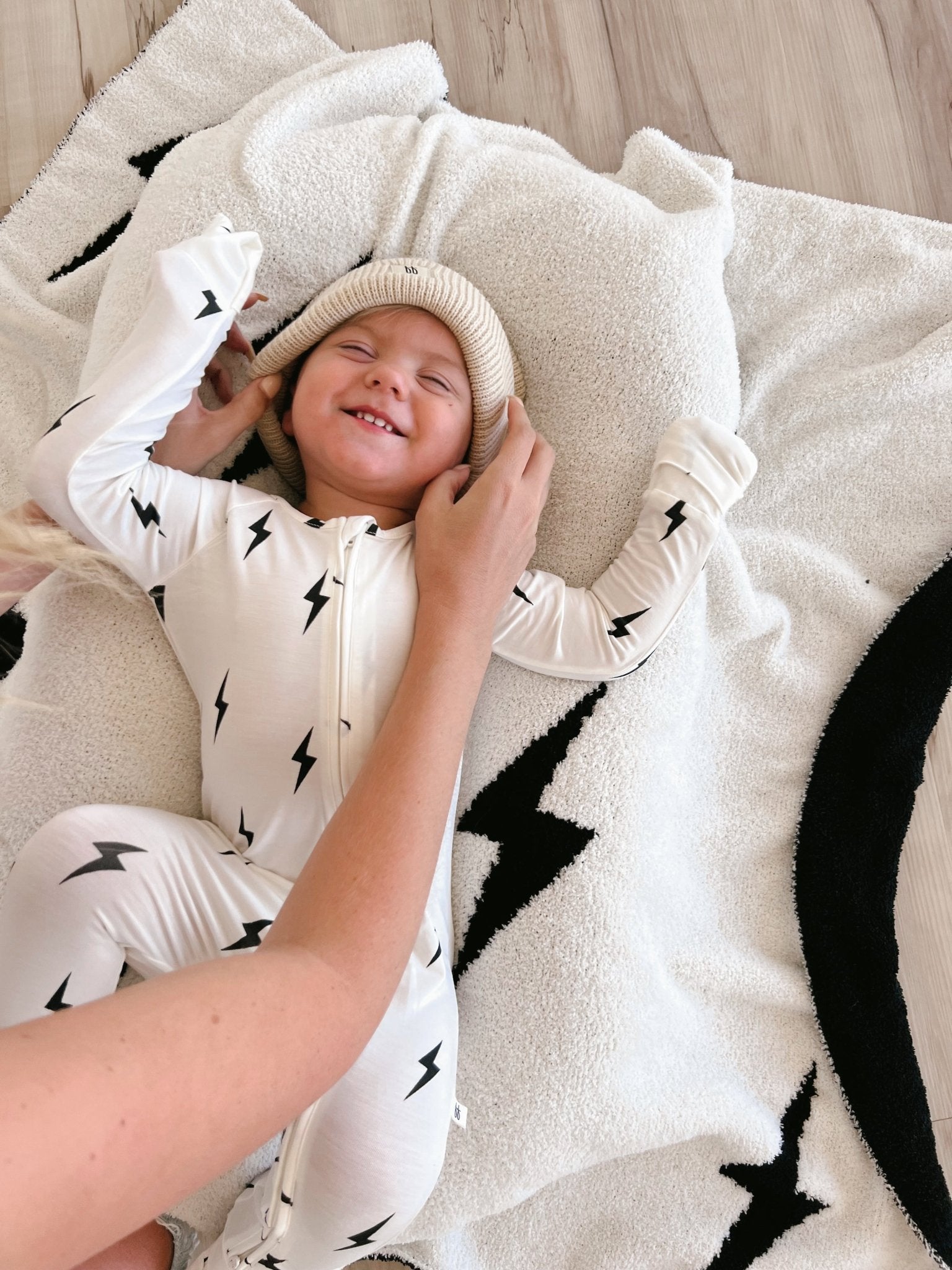 Bamboo Zip Pajamas | White & Black Lightning Bolt - Tenth & Pine - Newborn