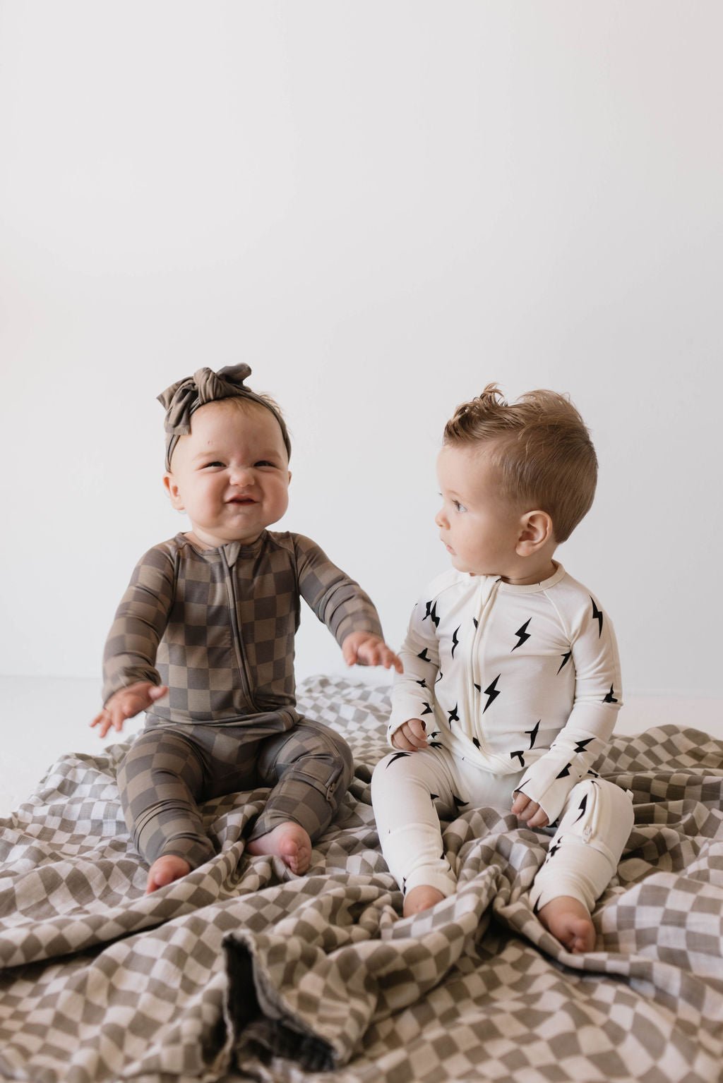 Bamboo Zip Pajamas | White & Black Lightning Bolt - Tenth & Pine - Newborn