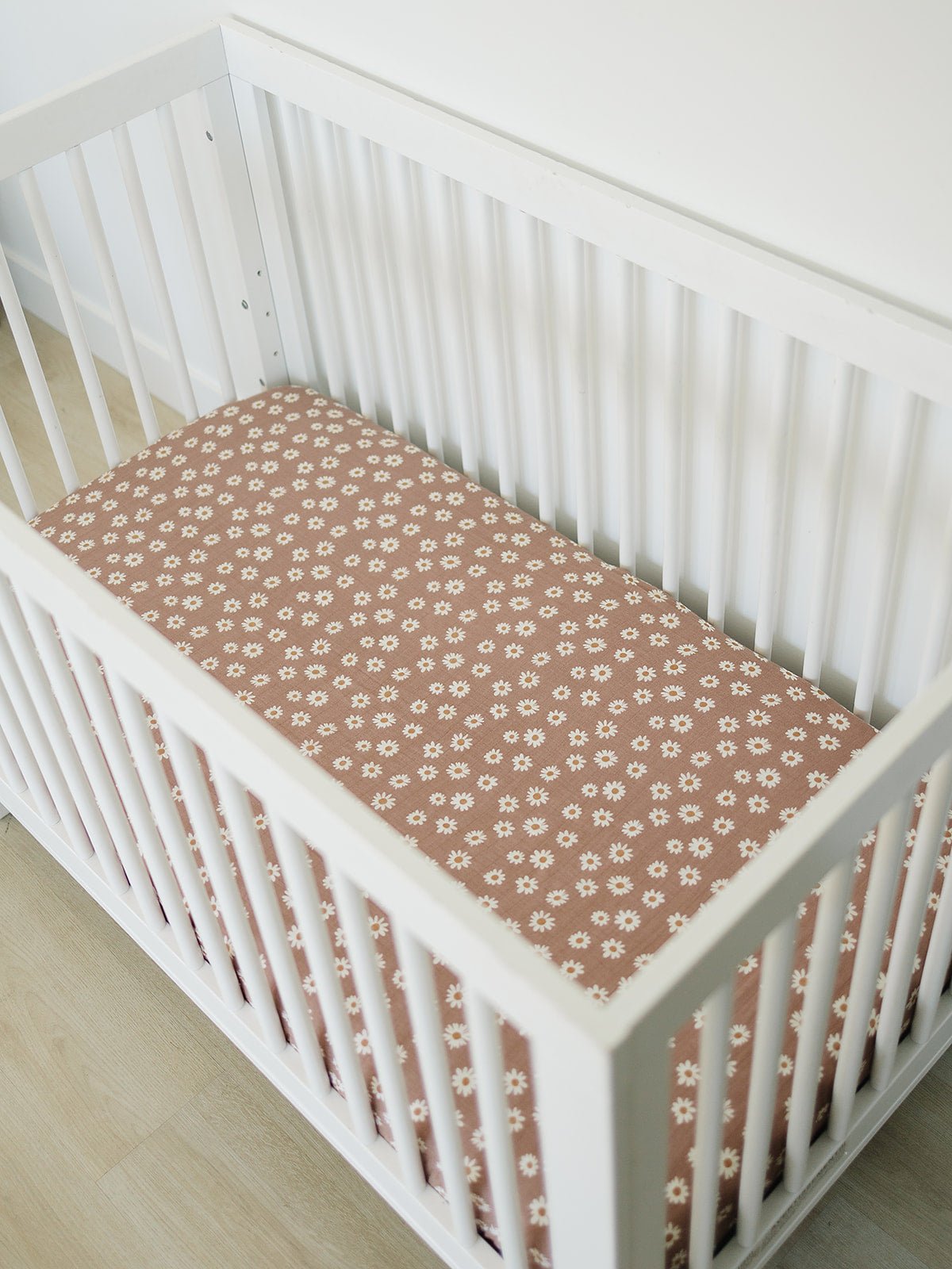 Daisy Dream Muslin Crib Sheet - Tenth & Pine -