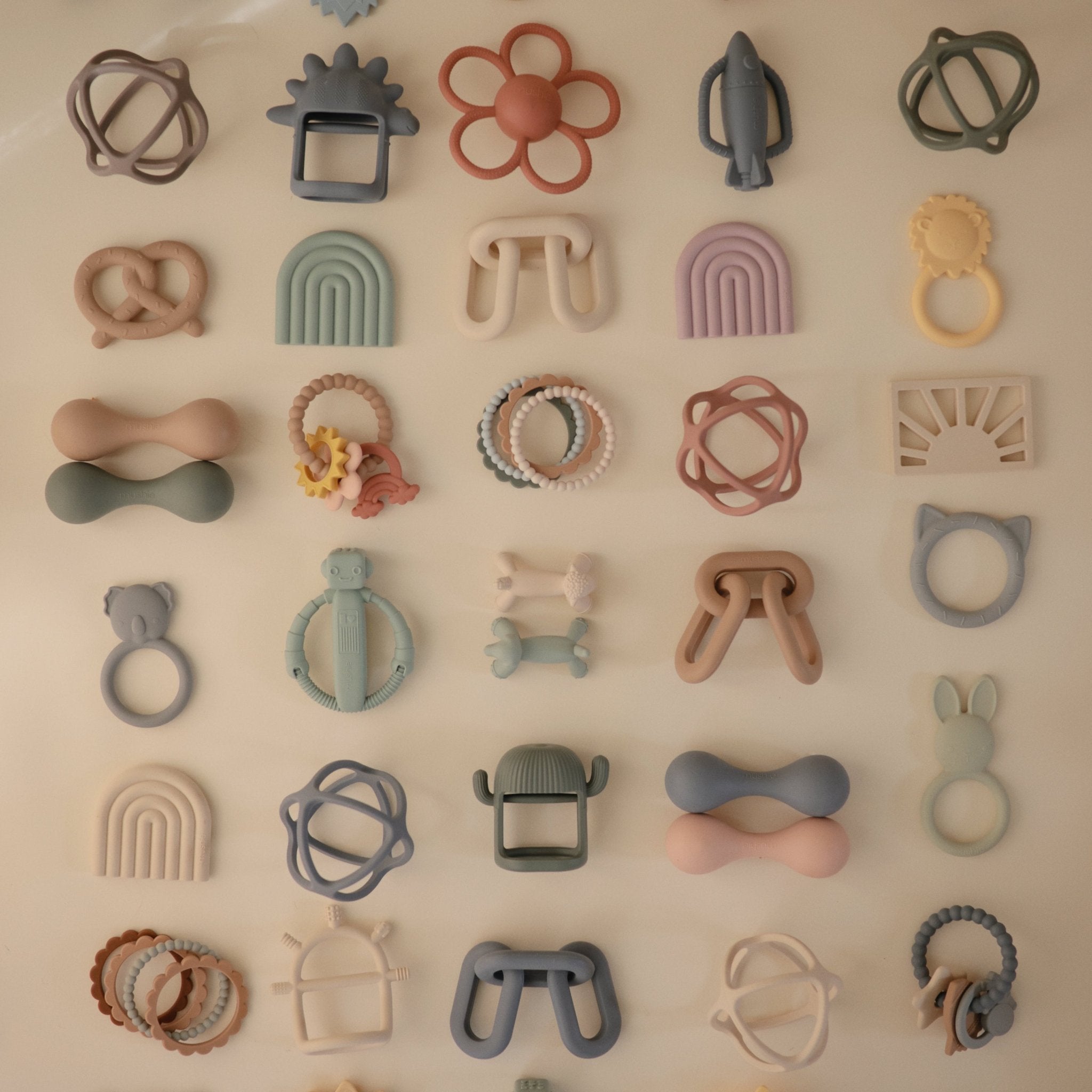 Daisy Rattle Teether - Tenth & Pine - toys - Dusty Rose