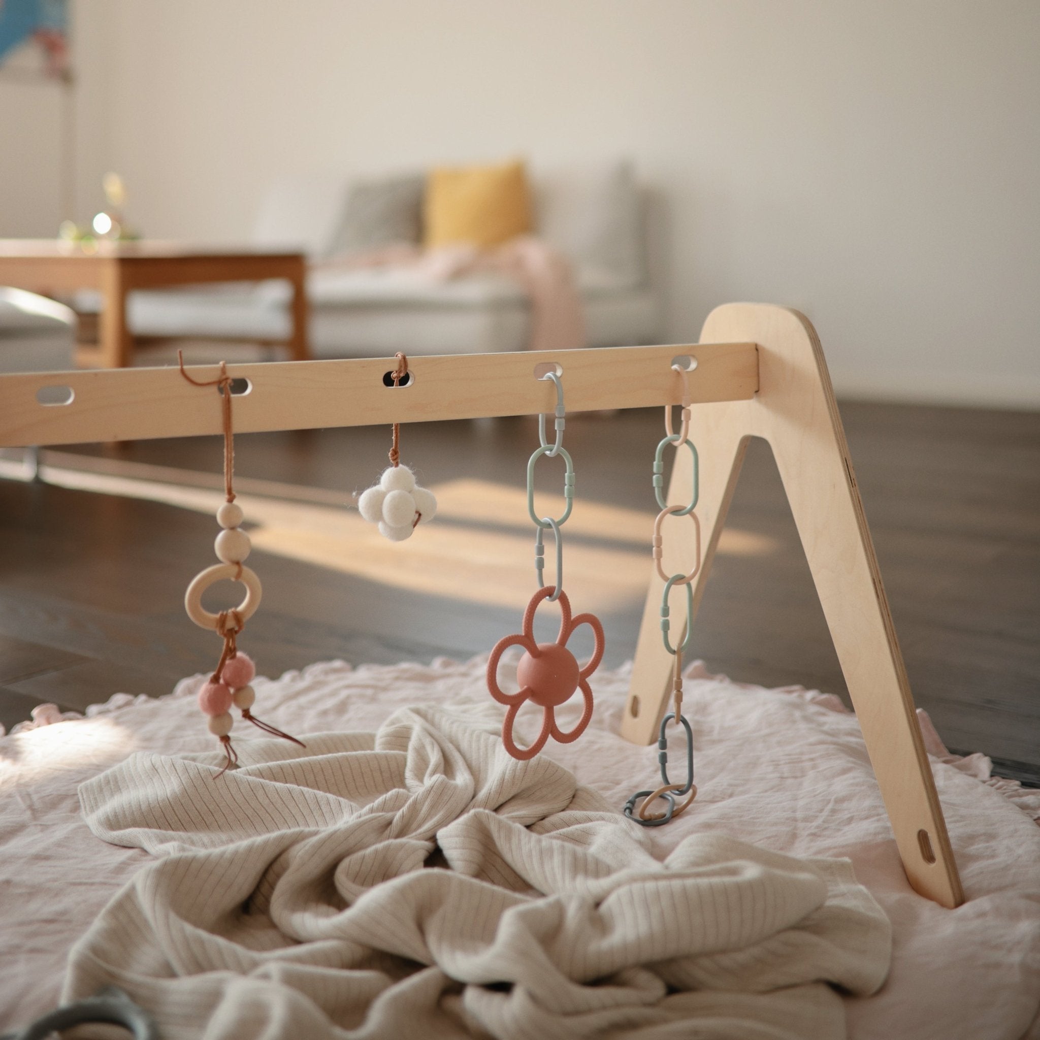 Daisy Rattle Teether - Tenth & Pine - toys - Dusty Rose