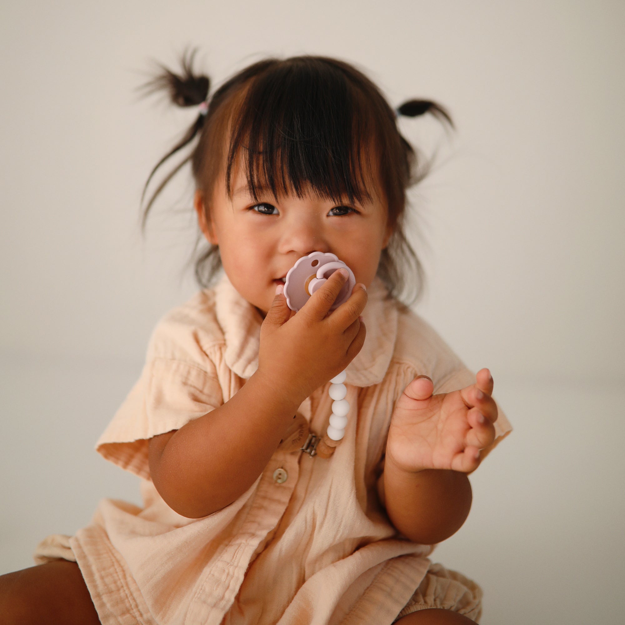 FRIGG Daisy Natural Rubber Pacifier 2 - Pack - Tenth & Pine - FRIGG PACIFIERS - 6 - 18 months - Pink Cream/Poppy