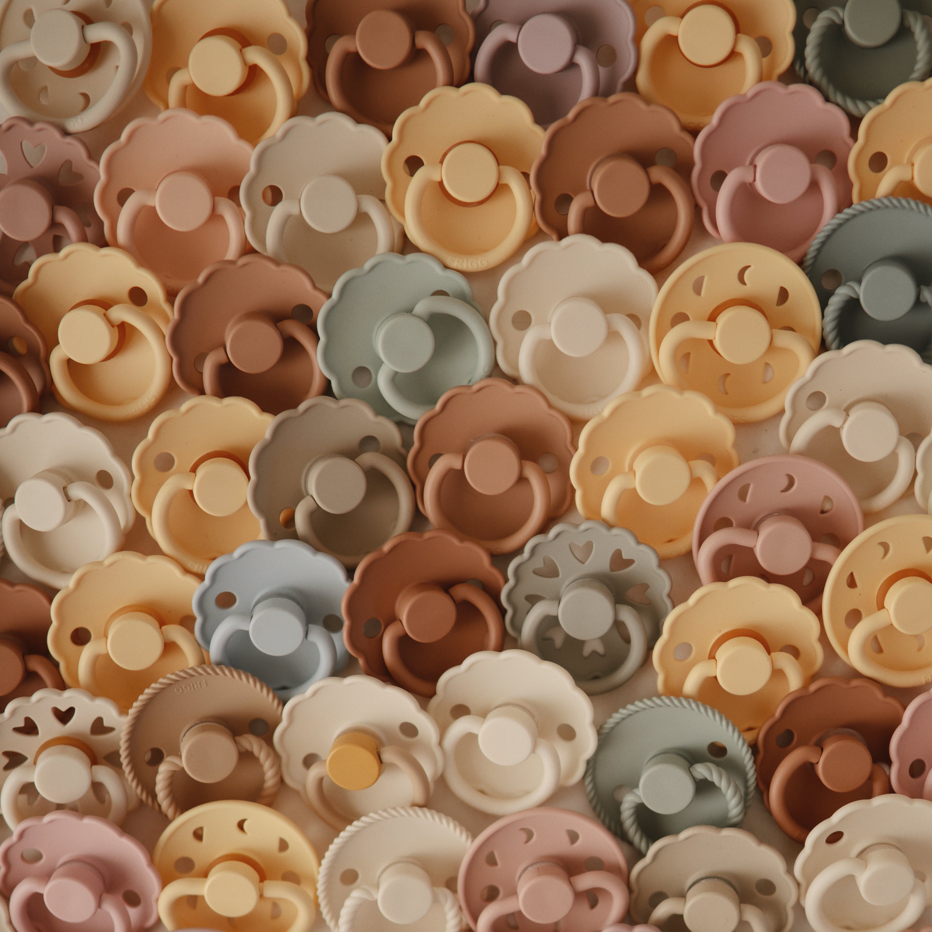 FRIGG Daisy Natural Rubber Pacifier 2 - Pack - Tenth & Pine - FRIGG PACIFIERS - 6 - 18 months - Pink Cream/Poppy