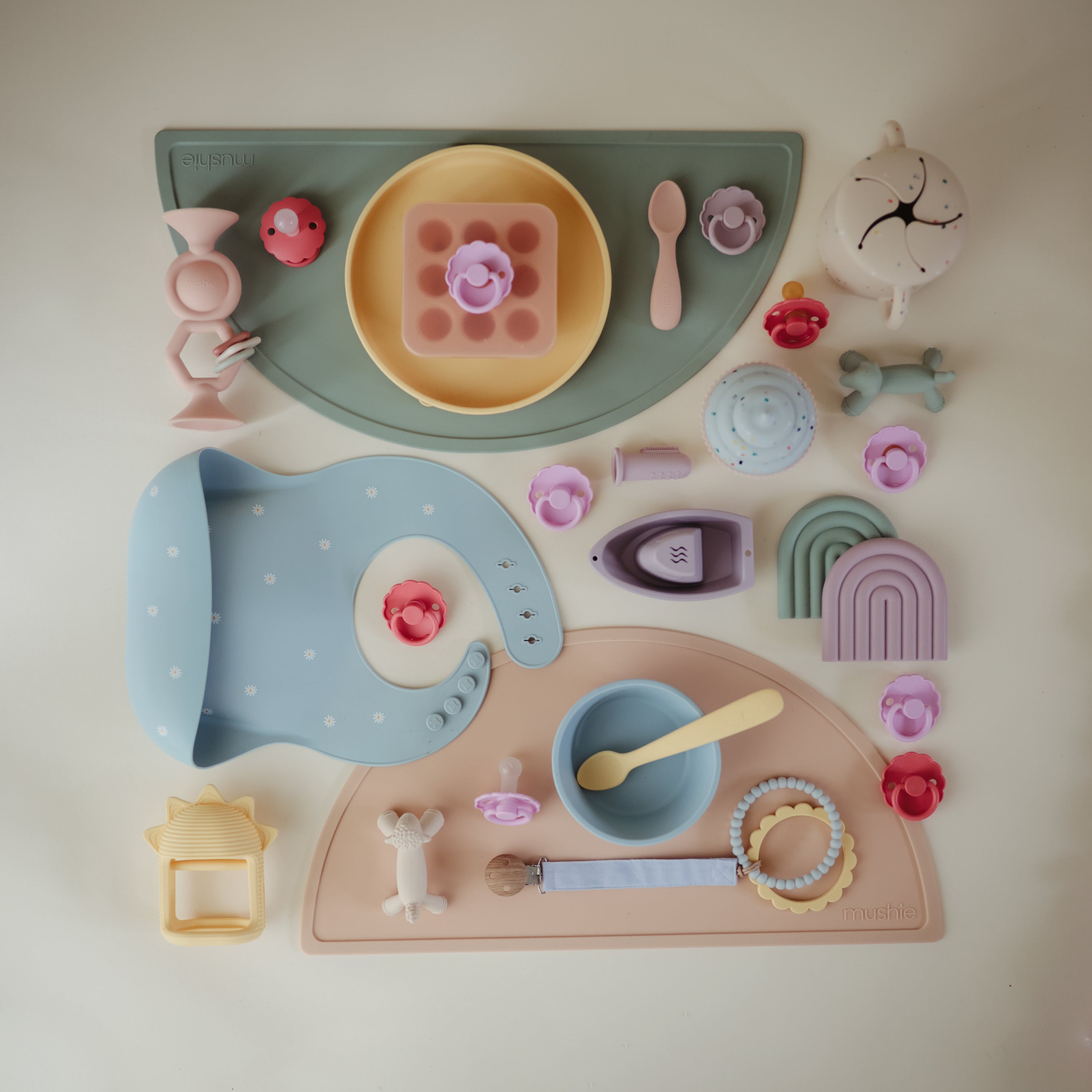 FRIGG Daisy Natural Rubber Pacifier 2 - Pack - Tenth & Pine - FRIGG PACIFIERS - 6 - 18 months - Pink Cream/Poppy