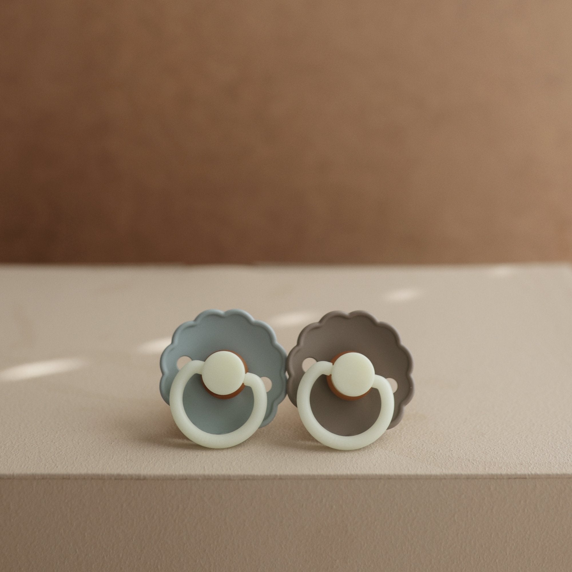 FRIGG Daisy Night Natural Rubber Pacifier 2 - Pack - Tenth & Pine - FRIGG PACIFIERS - 6 - 18 months - Croissant/Cream