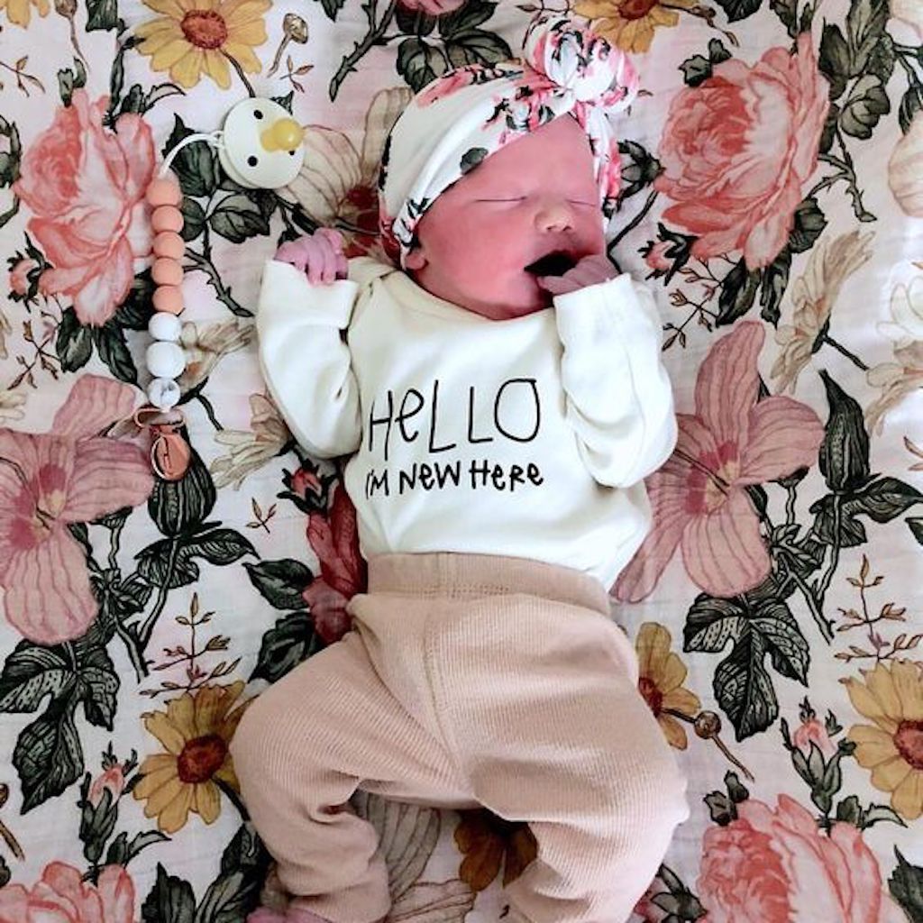 Baby Hello Im New Here Long - Sleeve Organic Cotton Bodysuit - Tenth & Pine - Long Sleeve Onesie - 0 - 3M