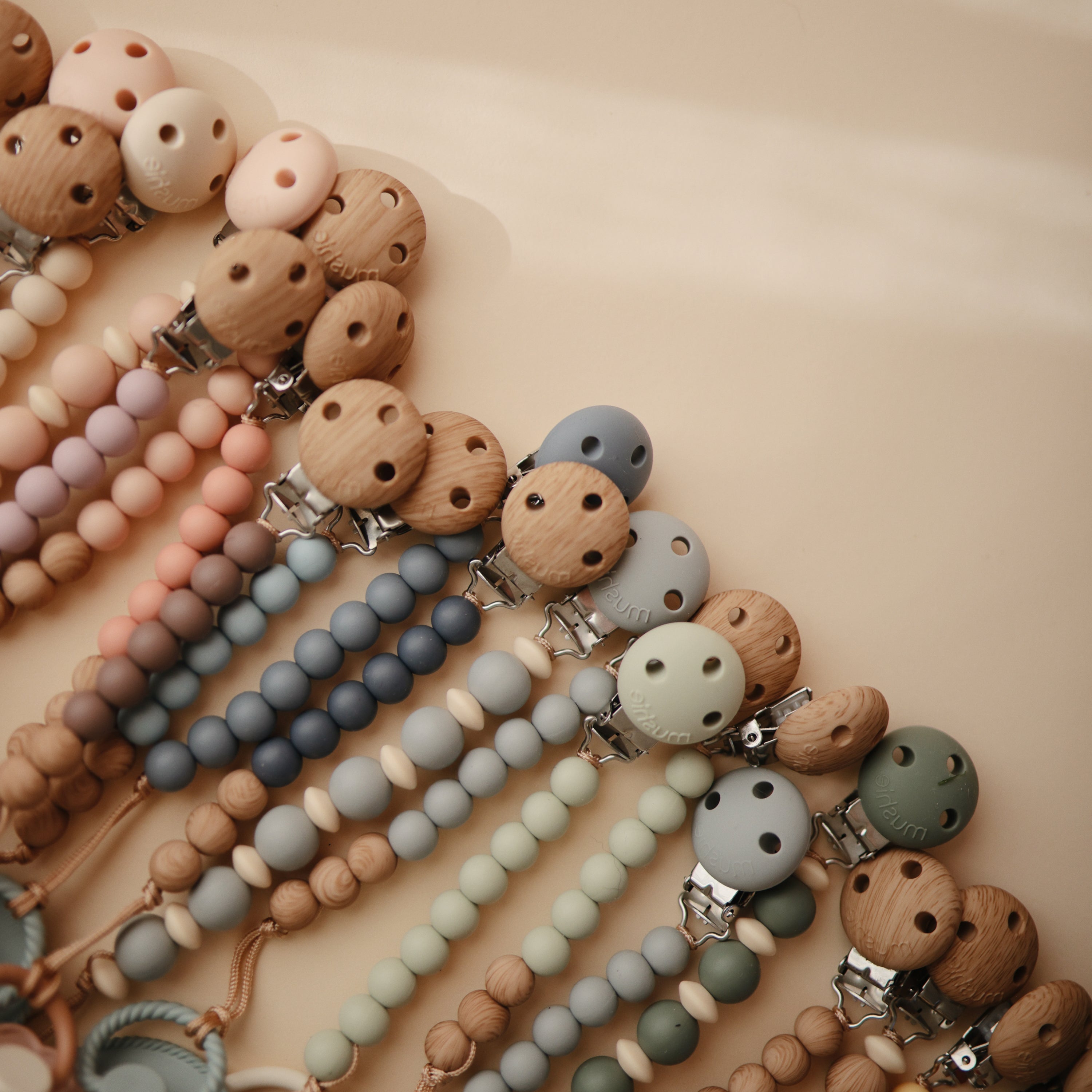 Silicone Pacifier Clip | Hera - Tenth & Pine - Pacifier Clip - Tradewinds