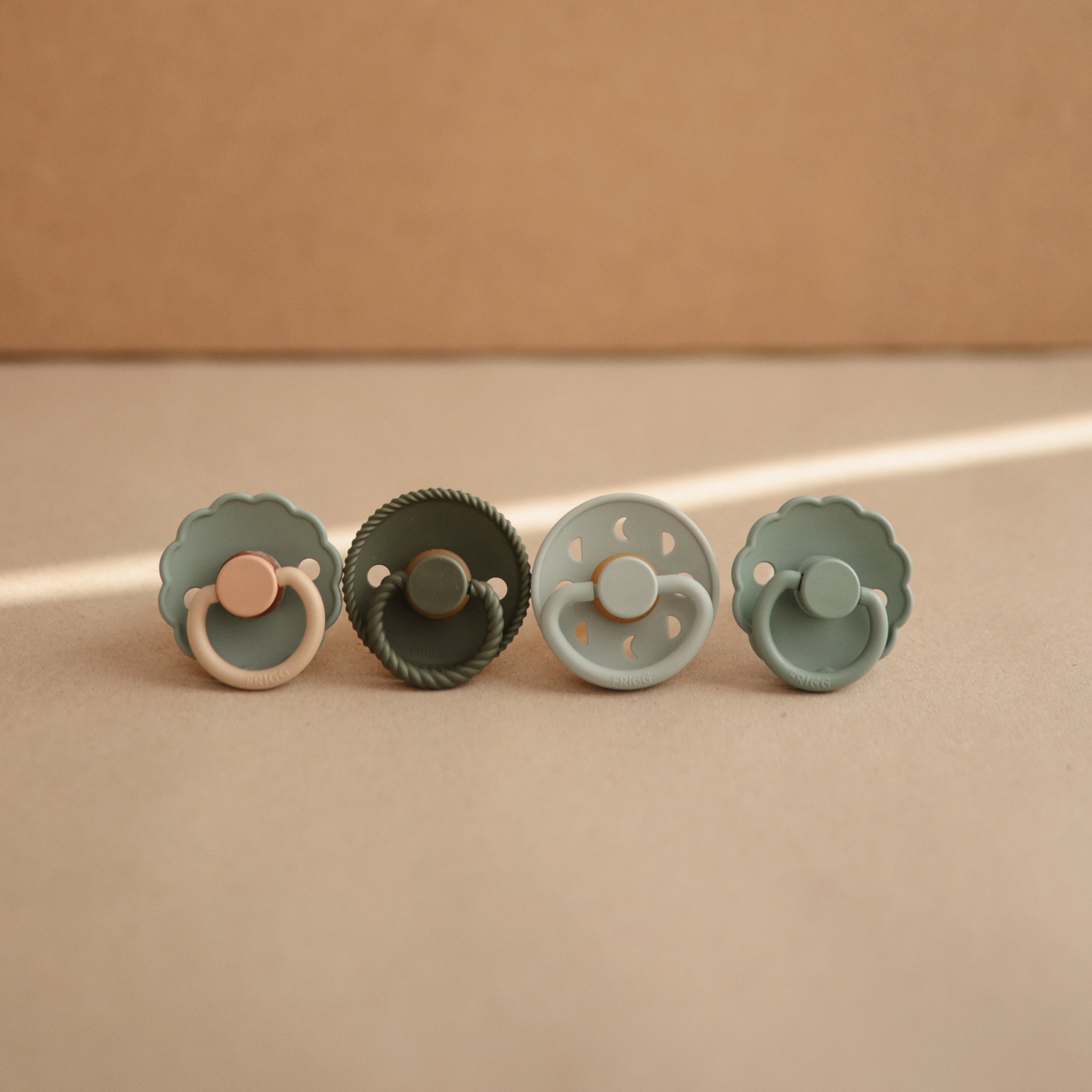 FRIGG Daisy Natural Rubber Pacifier 2 - Pack - Tenth &amp; Pine - FRIGG PACIFIERS - 6 - 18 months - Pink Cream/Poppy