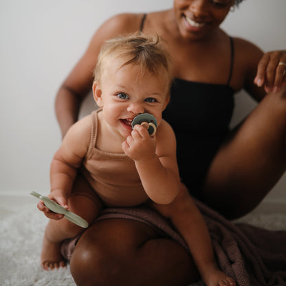 FRIGG Daisy Natural Rubber Pacifier 2 - Pack - Tenth &amp; Pine - FRIGG PACIFIERS - 6 - 18 months - Pink Cream/Poppy