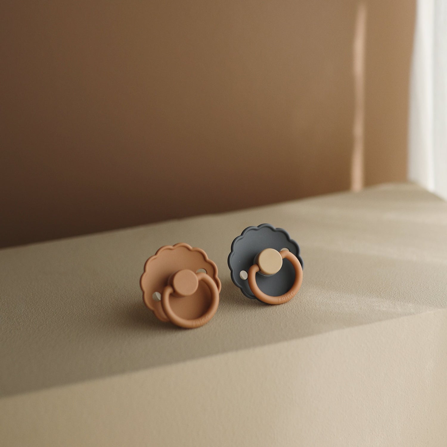 FRIGG Daisy Natural Rubber Pacifier 2 - Pack - Tenth &amp; Pine - FRIGG PACIFIERS - 6 - 18 months - Pink Cream/Poppy