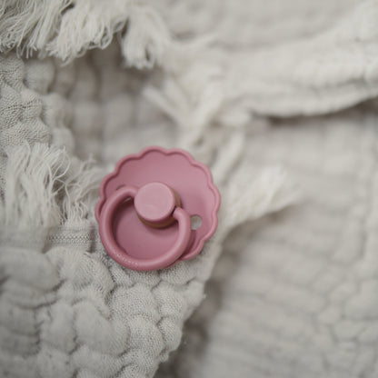 FRIGG Daisy Natural Rubber Pacifier 2 - Pack - Tenth &amp; Pine - FRIGG PACIFIERS - 6 - 18 months - Pink Cream/Poppy