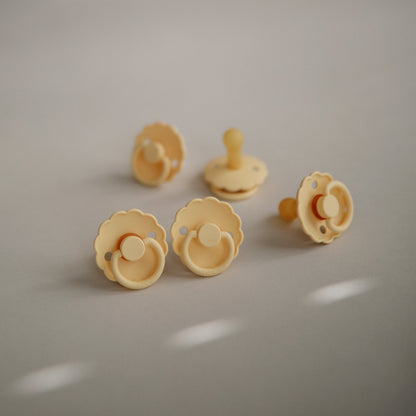 FRIGG Daisy Natural Rubber Pacifier 2 - Pack - Tenth &amp; Pine - FRIGG PACIFIERS - 6 - 18 months - Pink Cream/Poppy
