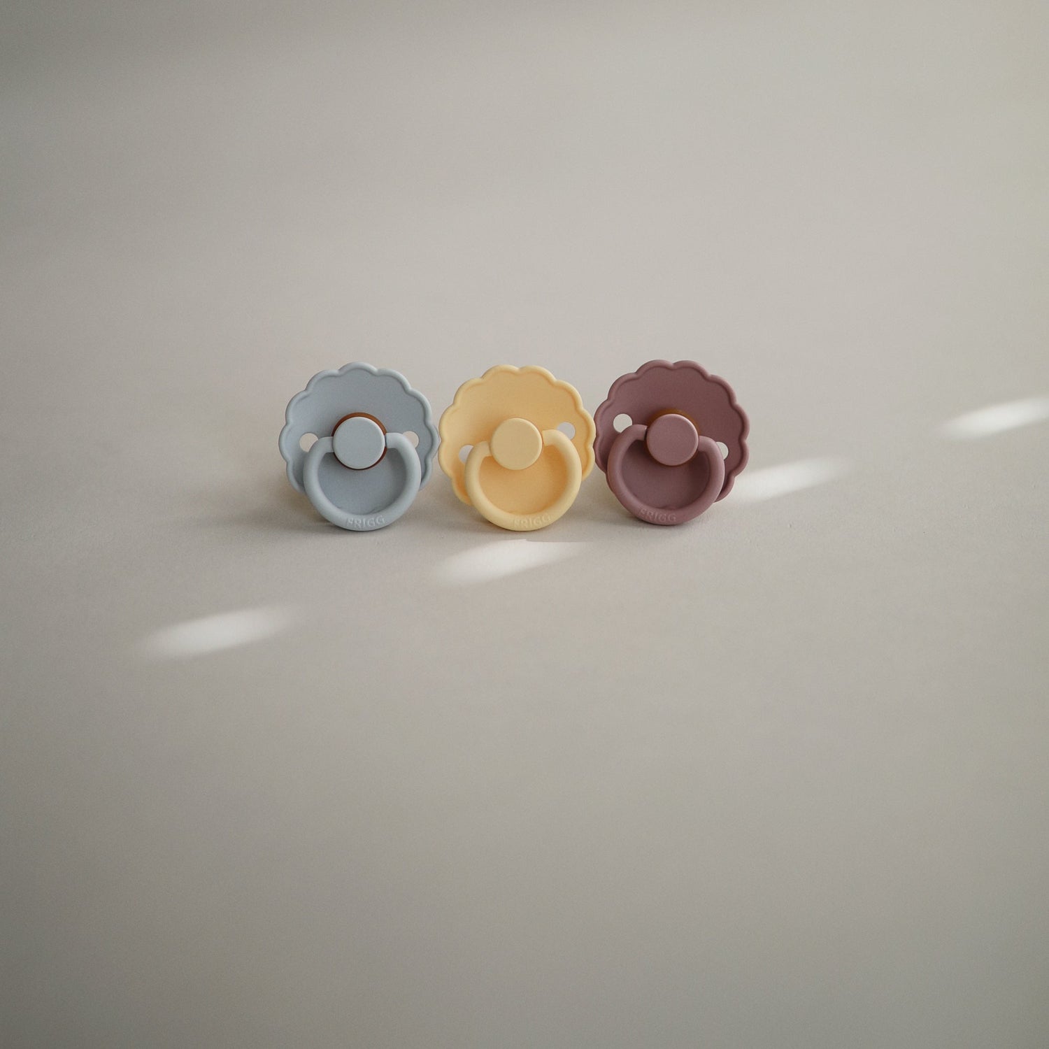 FRIGG Daisy Natural Rubber Pacifier 2 - Pack - Tenth &amp; Pine - FRIGG PACIFIERS - 6 - 18 months - Pink Cream/Poppy