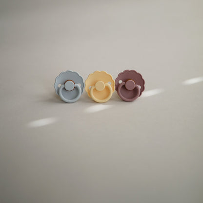 FRIGG Daisy Natural Rubber Pacifier 2 - Pack - Tenth &amp; Pine - FRIGG PACIFIERS - 6 - 18 months - Pink Cream/Poppy