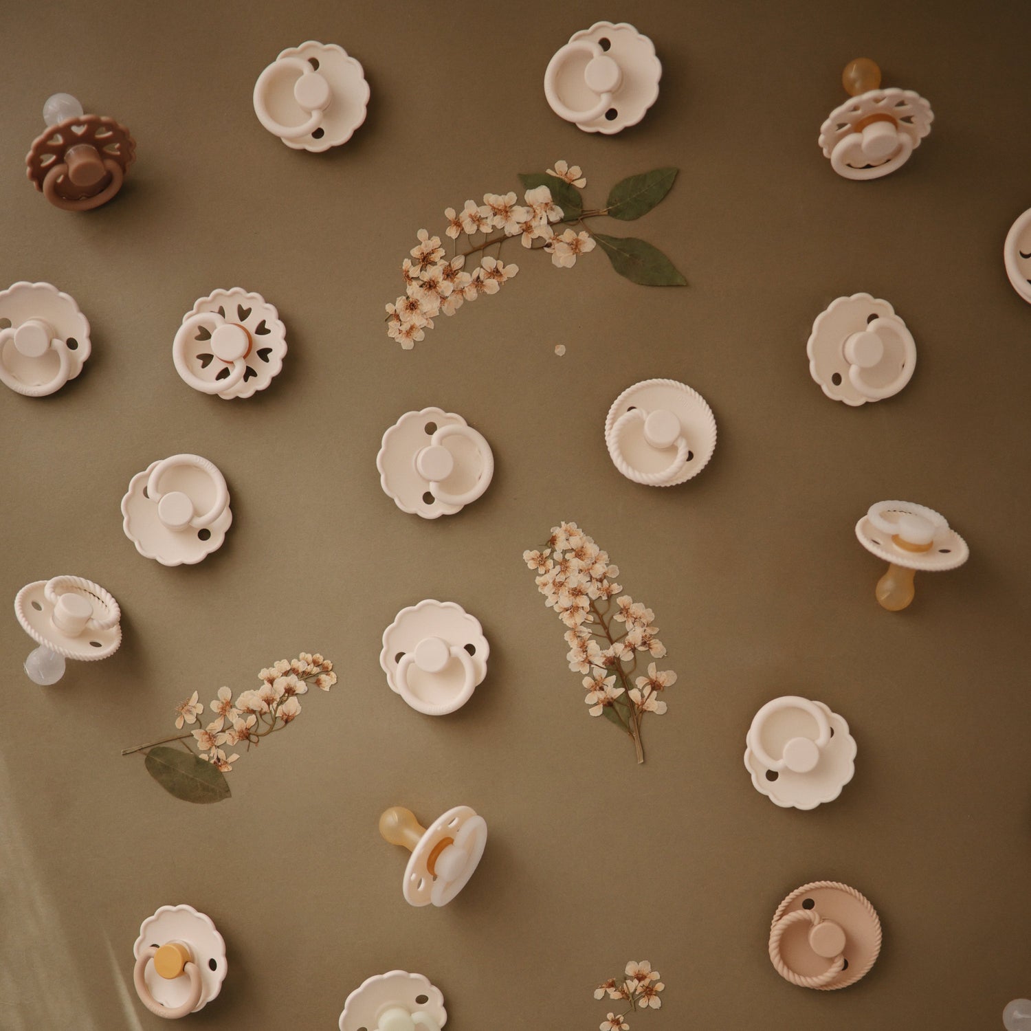 FRIGG Andersen Fairytale Natural Rubber Pacifier 2 - Pack - Tenth &amp; Pine - FRIGG PACIFIERS - 6 - 18 months - Twilight Mauve/Primrose