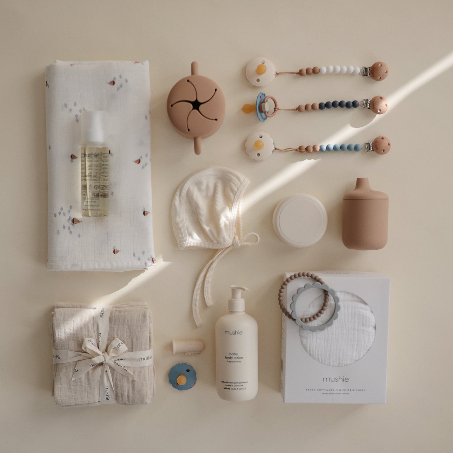 Silicone Pacifier Clip | Eva - Tenth &amp; Pine - Pacifier Clip - Black