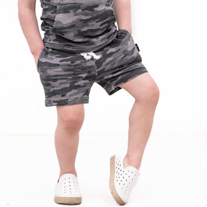 BAMBOO JOGGER SHORTS - Chris Camo - Tenth &amp; Pine - jogger shorts - 0/6M
