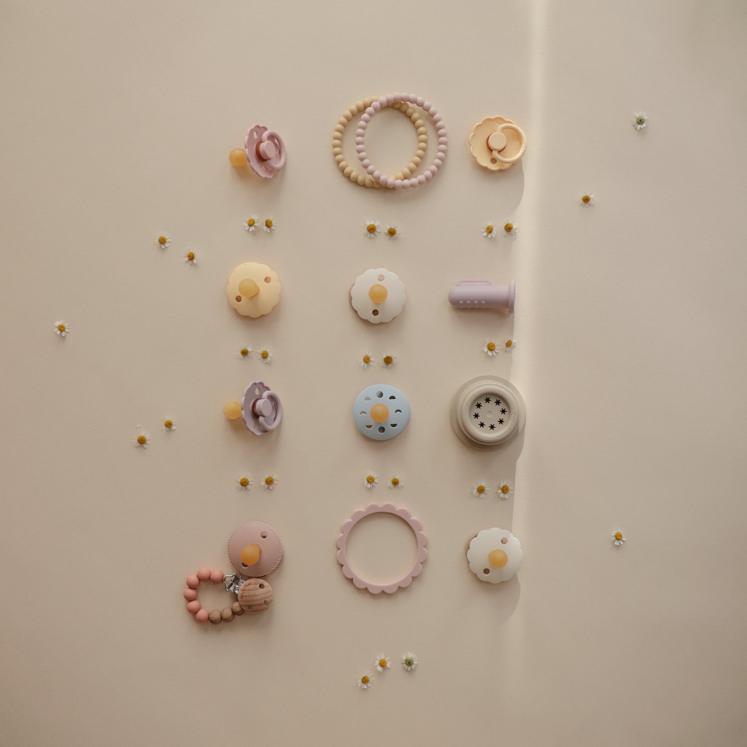 Silicone Pacifier Clip | Eva - Tenth &amp; Pine - Pacifier Clip - Black