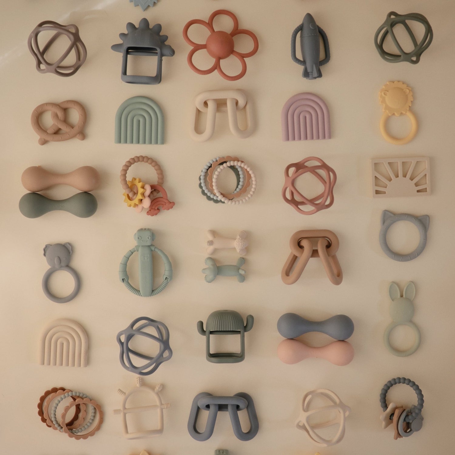 Daisy Rattle Teether - Tenth &amp; Pine - toys - Dusty Rose