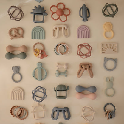 Daisy Rattle Teether - Tenth &amp; Pine - toys - Dusty Rose