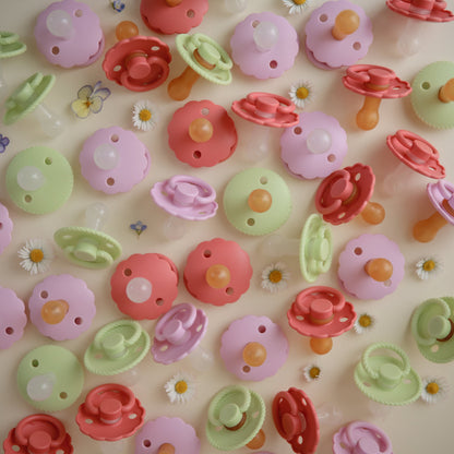 FRIGG Daisy Natural Rubber Pacifier 2 - Pack - Tenth &amp; Pine - FRIGG PACIFIERS - 6 - 18 months - Pink Cream/Poppy