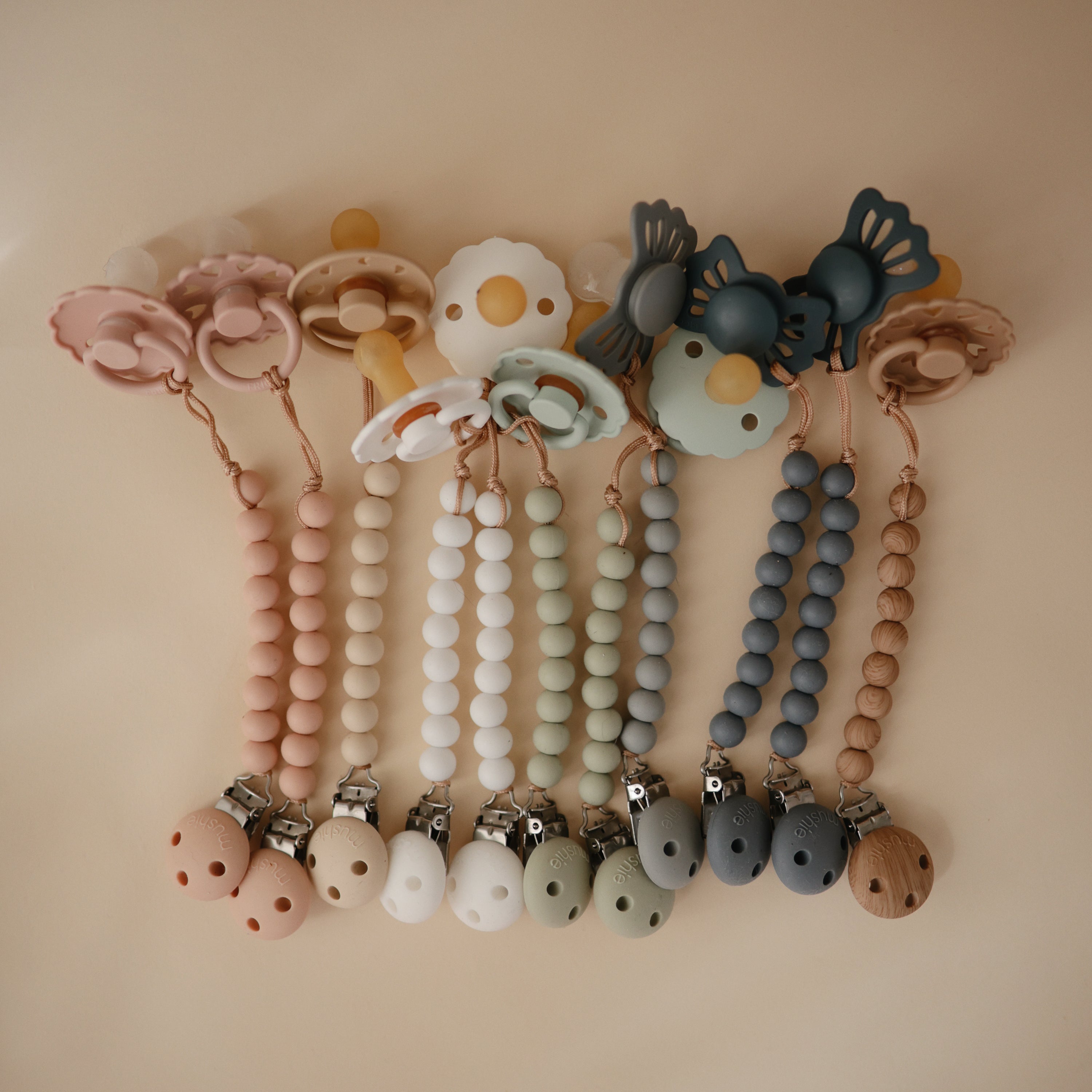 Silicone Pacifier Clip | Hera - Tenth &amp; Pine - Pacifier Clip - Tradewinds