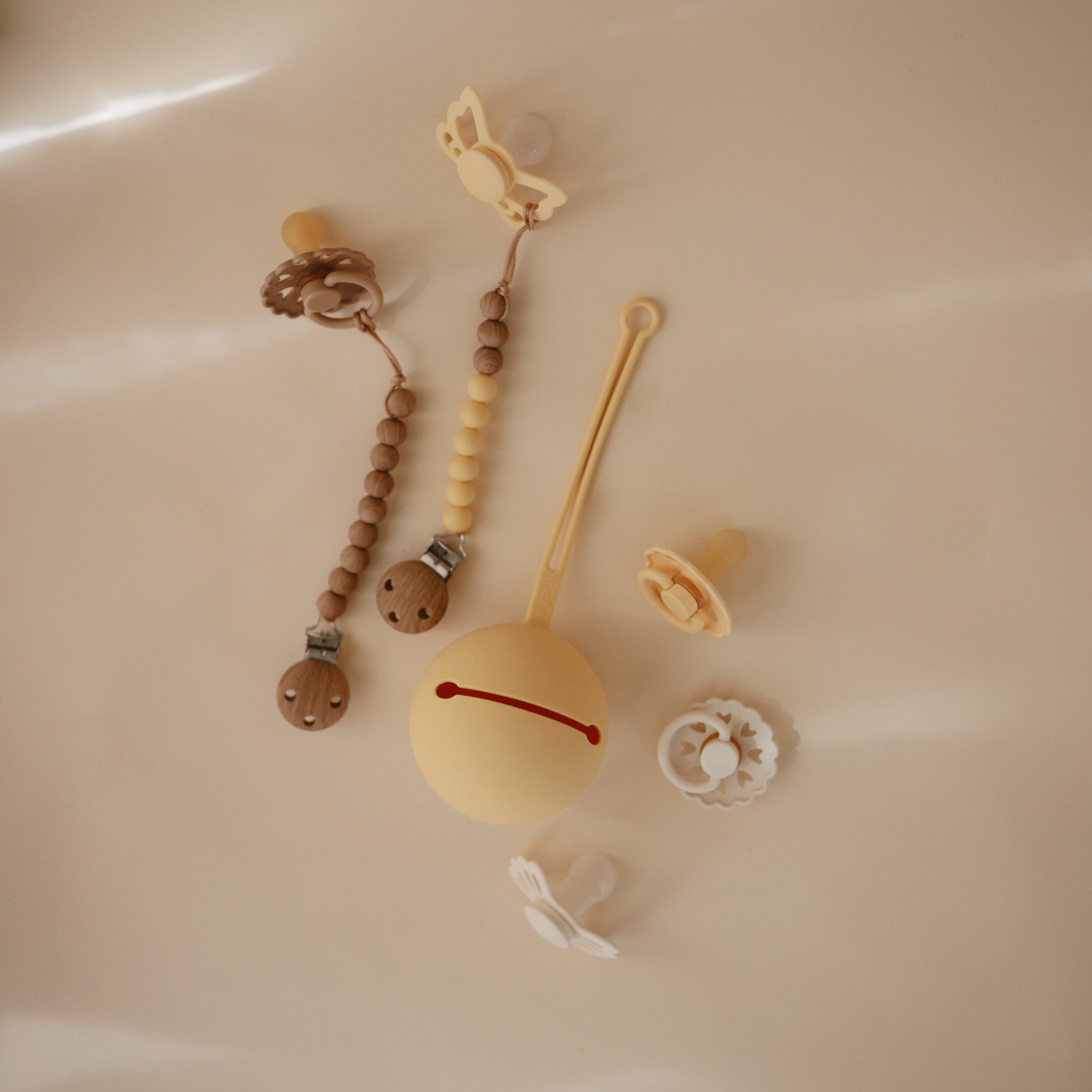 Silicone Pacifier Clip | Eva - Tenth &amp; Pine - Pacifier Clip - Black