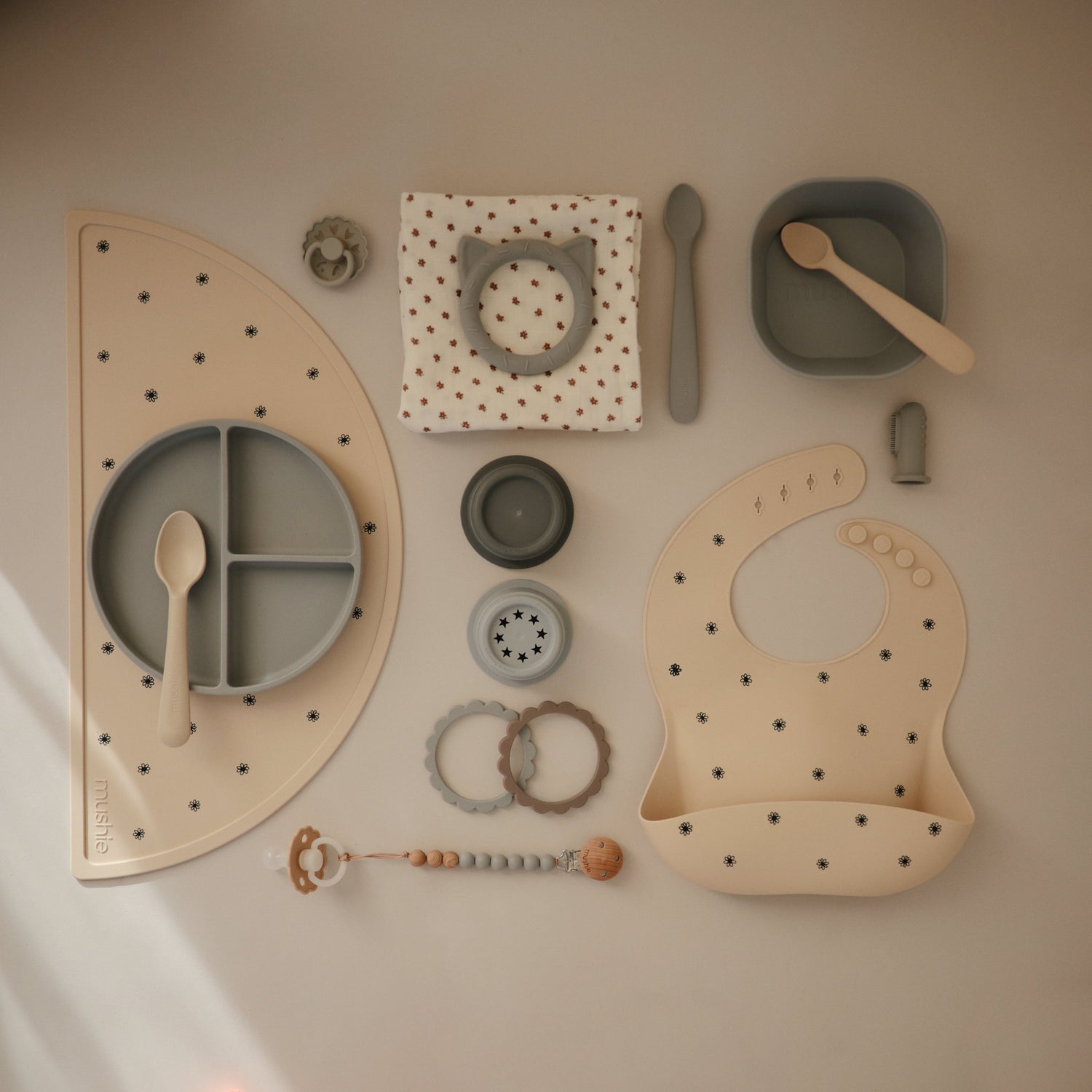 Silicone Pacifier Clip | Eva - Tenth &amp; Pine - Pacifier Clip - Black