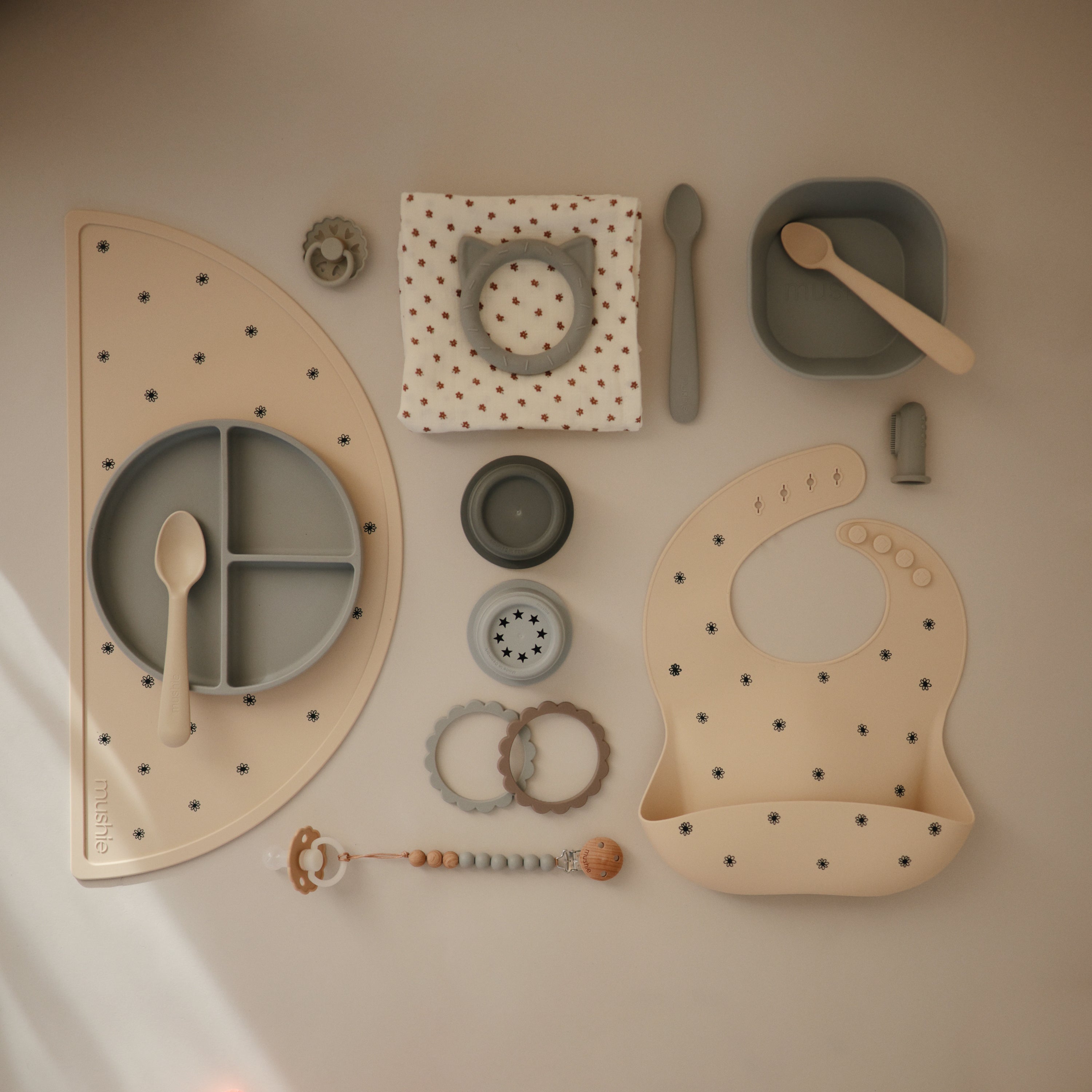 Silicone Pacifier Clip | Eva - Tenth &amp; Pine - Pacifier Clip - Black