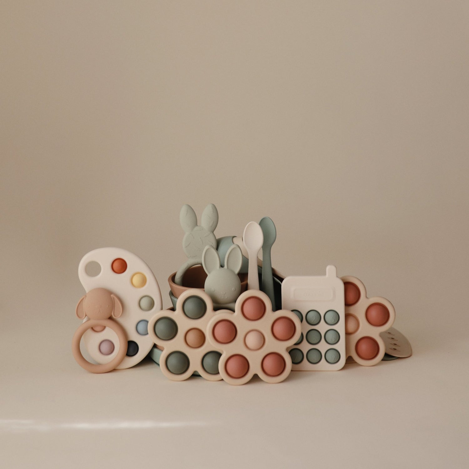 Flower Press Toy - Tenth &amp; Pine - Press Toy - Dried Thyme/Natural/Shifting Sand