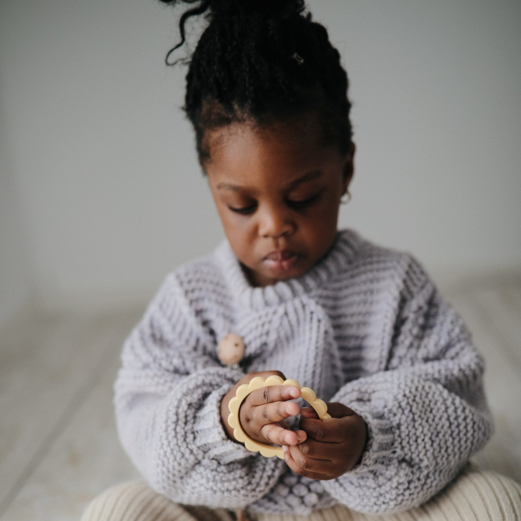 Flower Teether Bracelet - Tenth &amp; Pine - teether - Cambridge Blue/Clementine/Natural