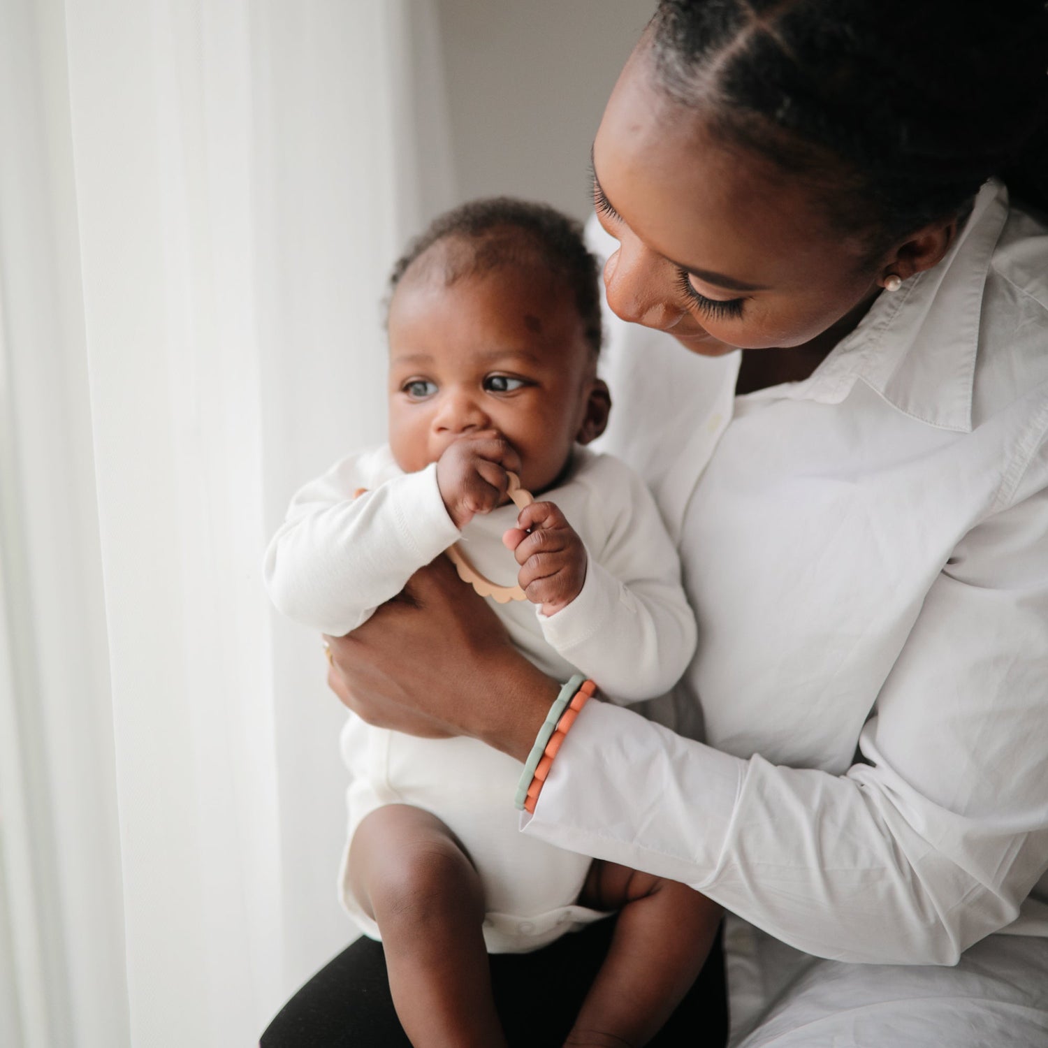 Flower Teether Bracelet - Tenth &amp; Pine - teether - Cambridge Blue/Clementine/Natural