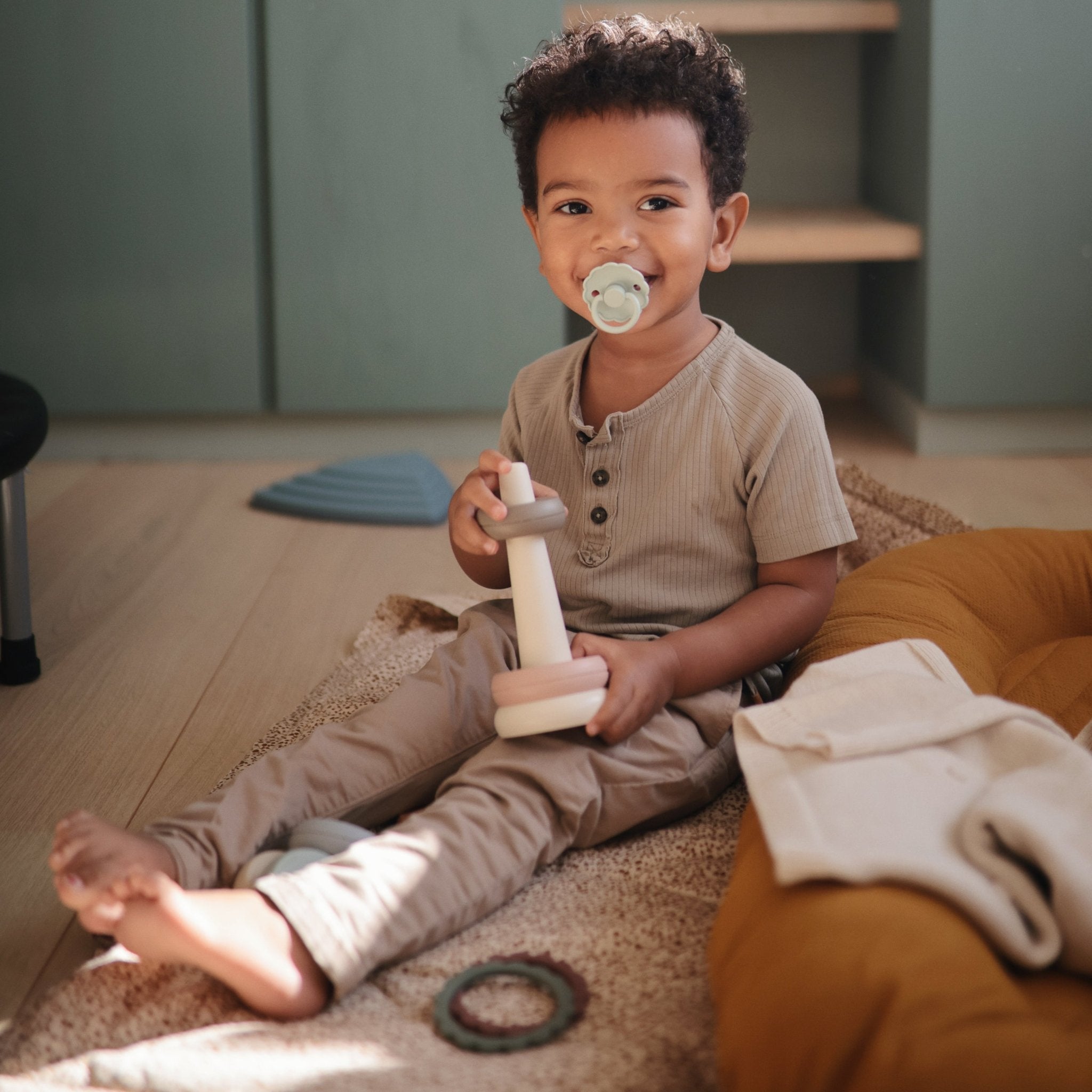 Flower Teether Bracelet - Tenth &amp; Pine - teether - Cambridge Blue/Clementine/Natural