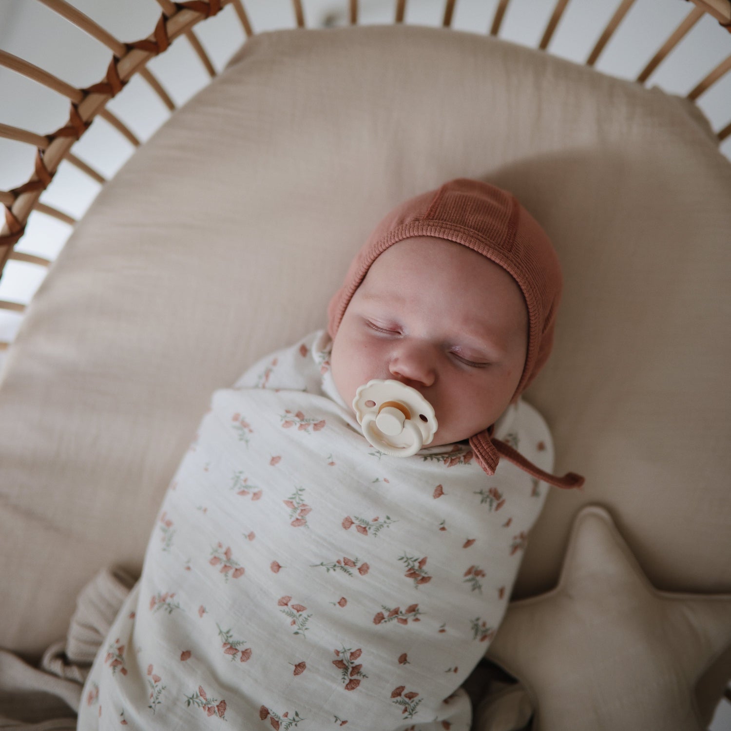 FRIGG Daisy Natural Rubber Pacifier 2 - Pack - Tenth &amp; Pine - FRIGG PACIFIERS - 6 - 18 months - Pink Cream/Poppy