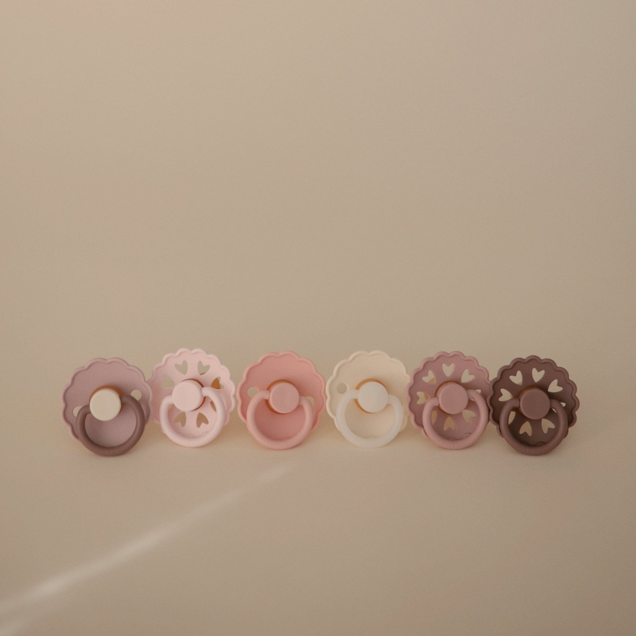 FRIGG Natural Rubber 6 - Pack - Tenth &amp; Pine - FRIGG PACIFIERS - 6 - 18 Months - Endless Sea