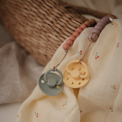 Silicone Pacifier Clip | Eva - Tenth &amp; Pine - Pacifier Clip - Black