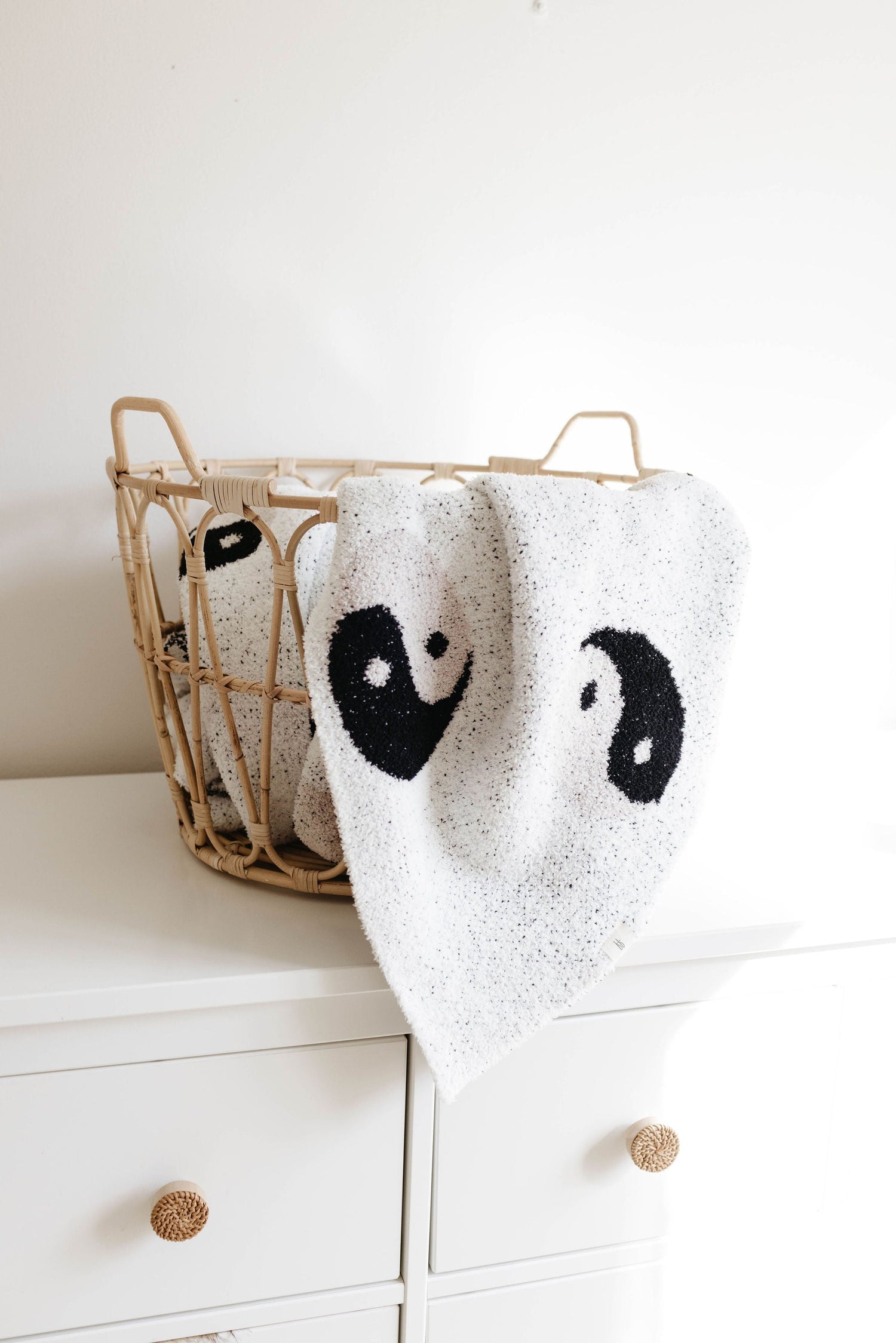 Plush Blanket | Black &amp; White Yin Yang