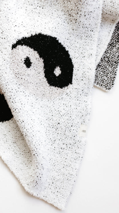 Plush Blanket | Black &amp; White Yin Yang