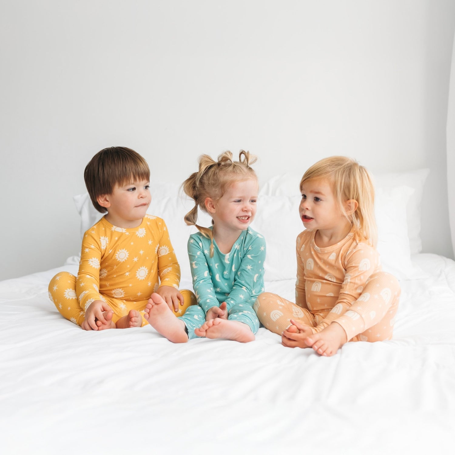 LONG SLEEVE 2 PIECE SETS - Rainbow Ribbed - Tenth &amp; Pine - Bamboo 2 Piece PJ - RIB - 12/18m