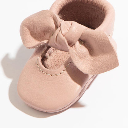 Newborn Blush Knotted Bow Baby Shoe - Tenth &amp; Pine - Knotted Bow Mocc - Soft Sole - Newborn