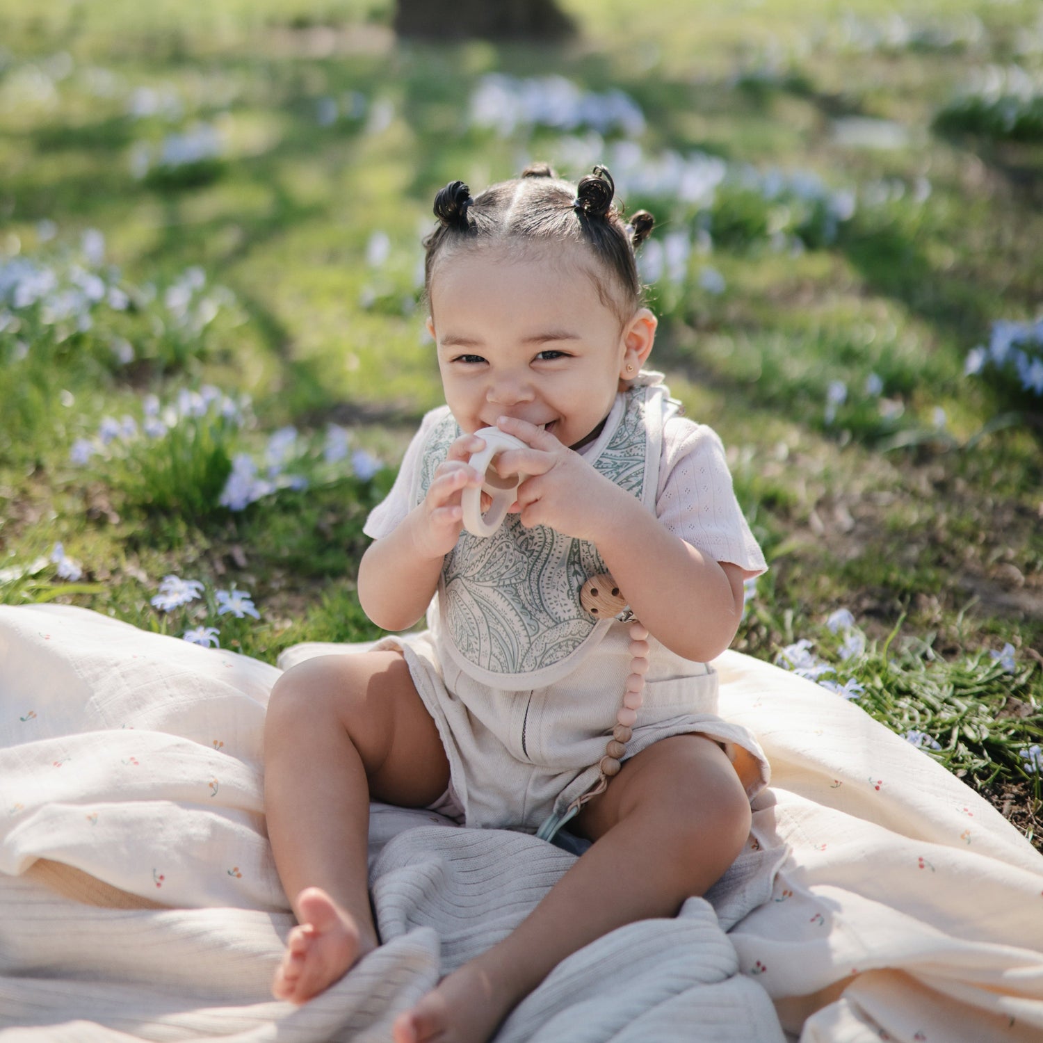 Silicone Pacifier Clip | Eva - Tenth &amp; Pine - Pacifier Clip - Black