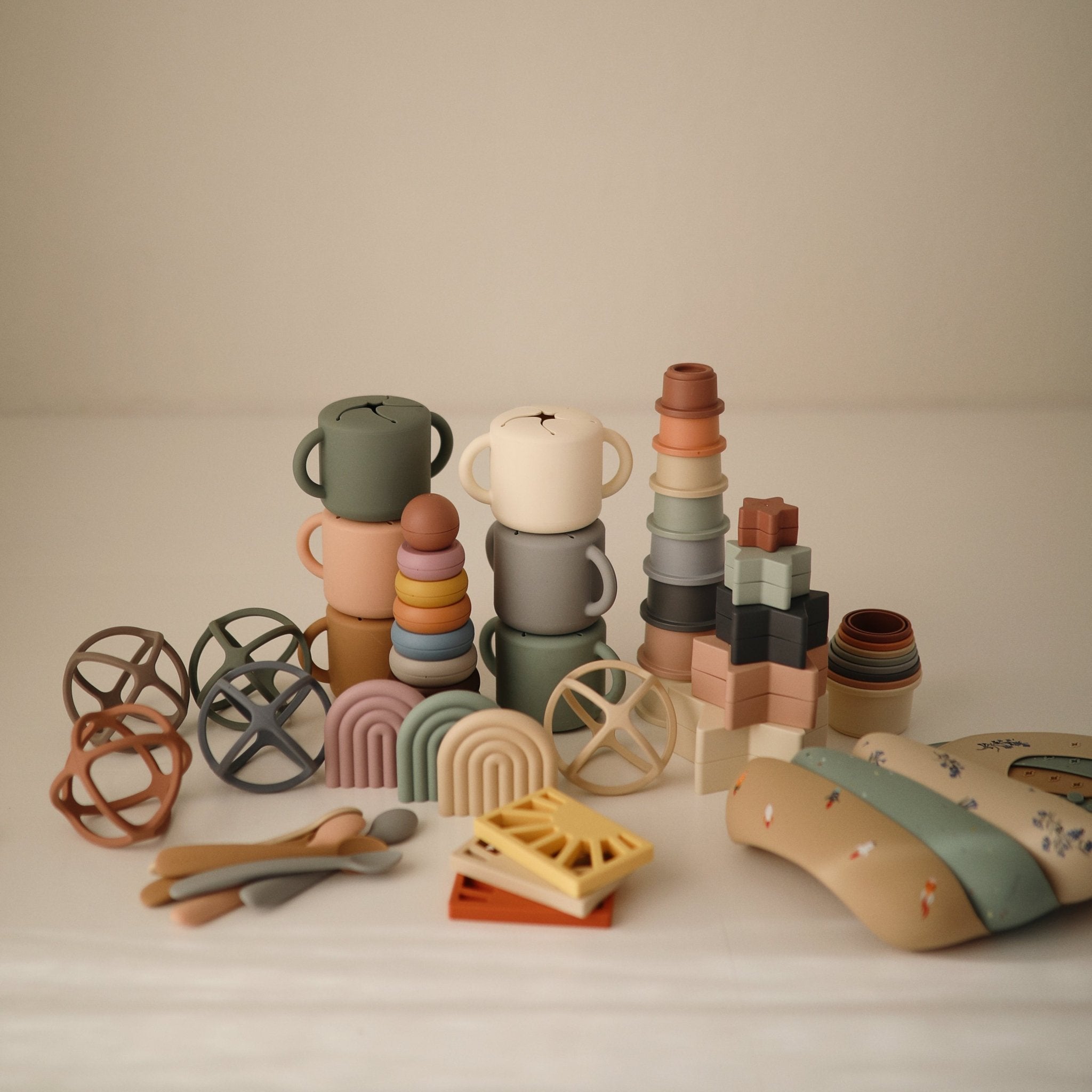 Rainbow Teether - Tenth &amp; Pine - teether - Mauve