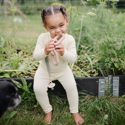 FRIGG Daisy Natural Rubber Pacifier 2 - Pack - Tenth &amp; Pine - FRIGG PACIFIERS - 6 - 18 months - Pink Cream/Poppy