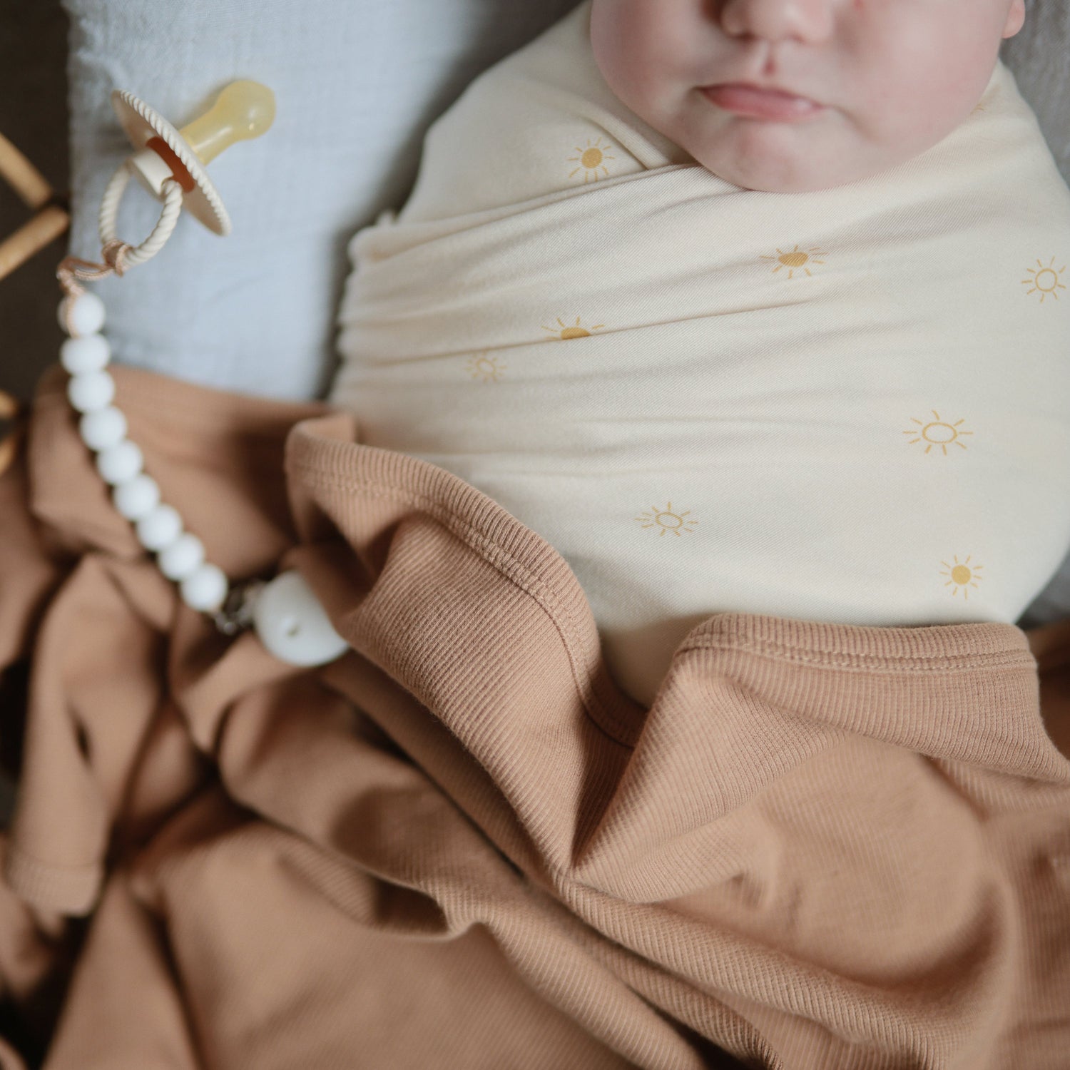 Silicone Pacifier Clip | Hera - Tenth &amp; Pine - Pacifier Clip - Tradewinds